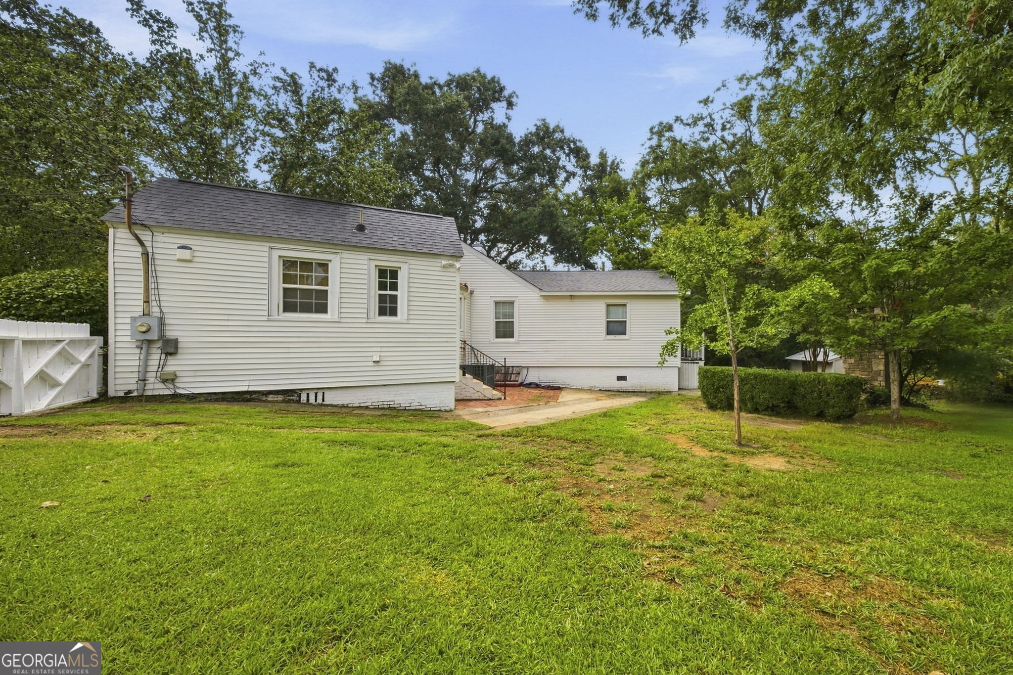194 Euclid Avenue Property Photo 37