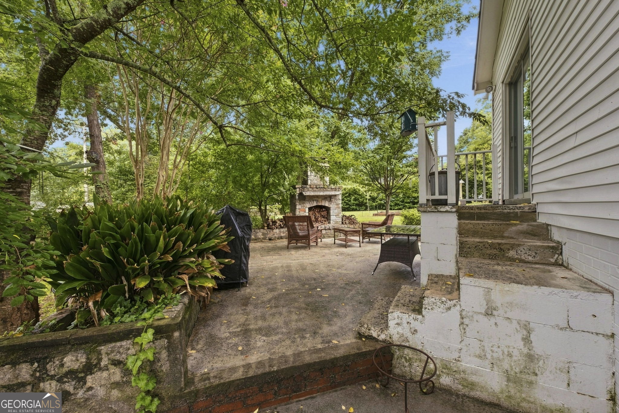 194 Euclid Avenue Property Photo 44