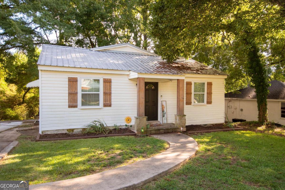 211 Rutland Circle Property Photo 1