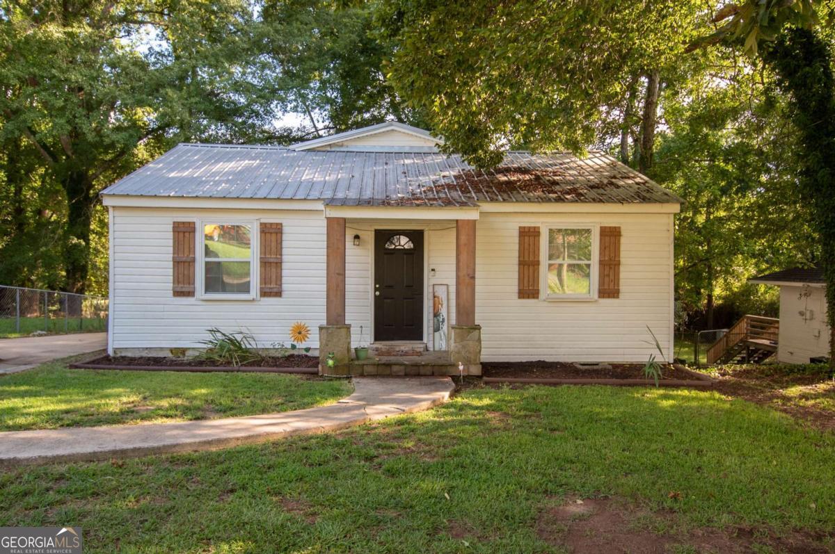 211 Rutland Circle Property Photo 2