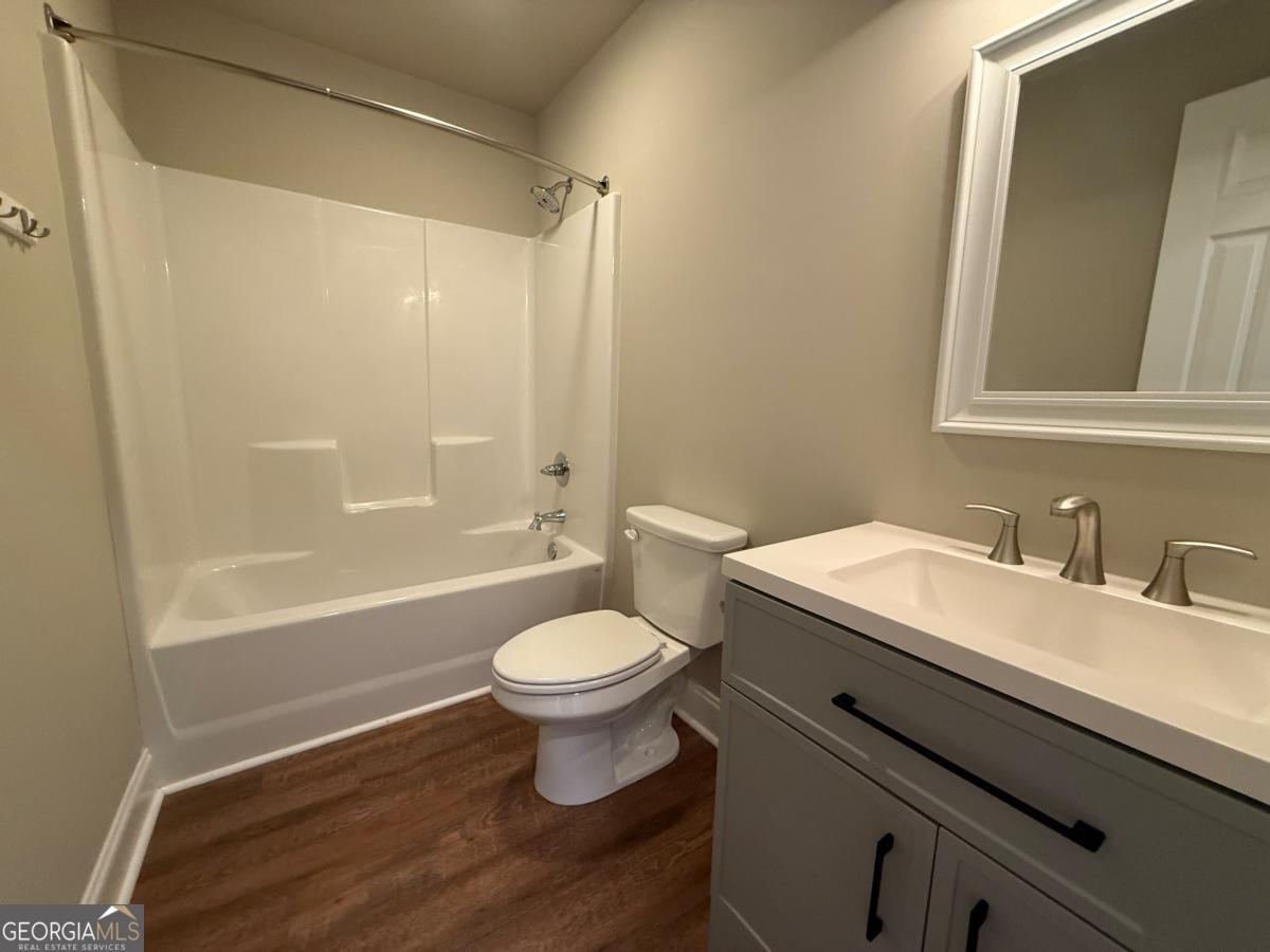 5915 Maiden Lane Property Photo 5