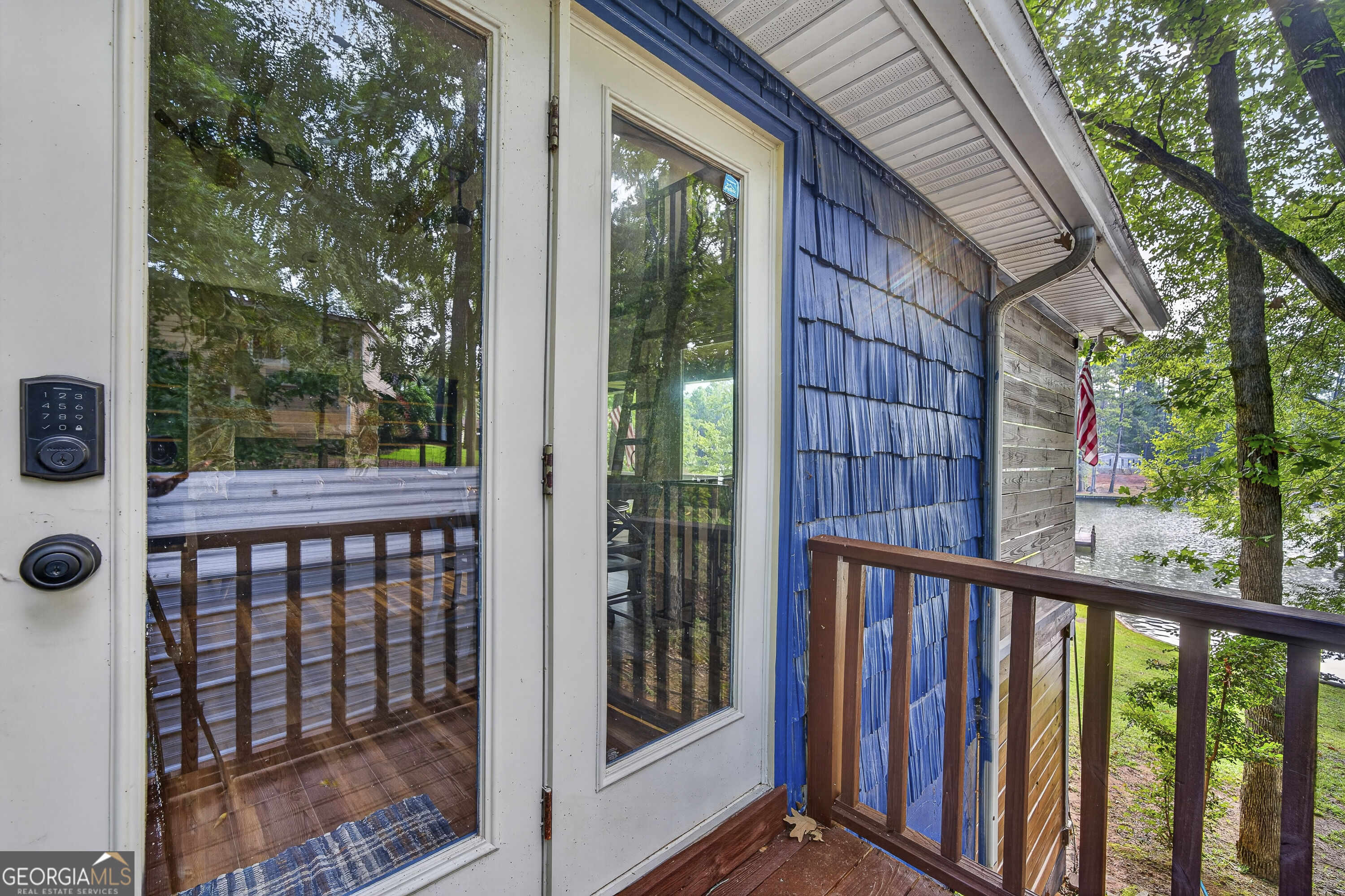 249 S Poinsettia Place Property Photo 2