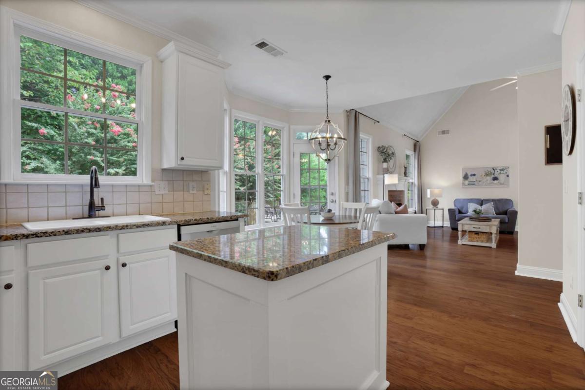 1025 Chippewa Oak Drive Property Photo 10