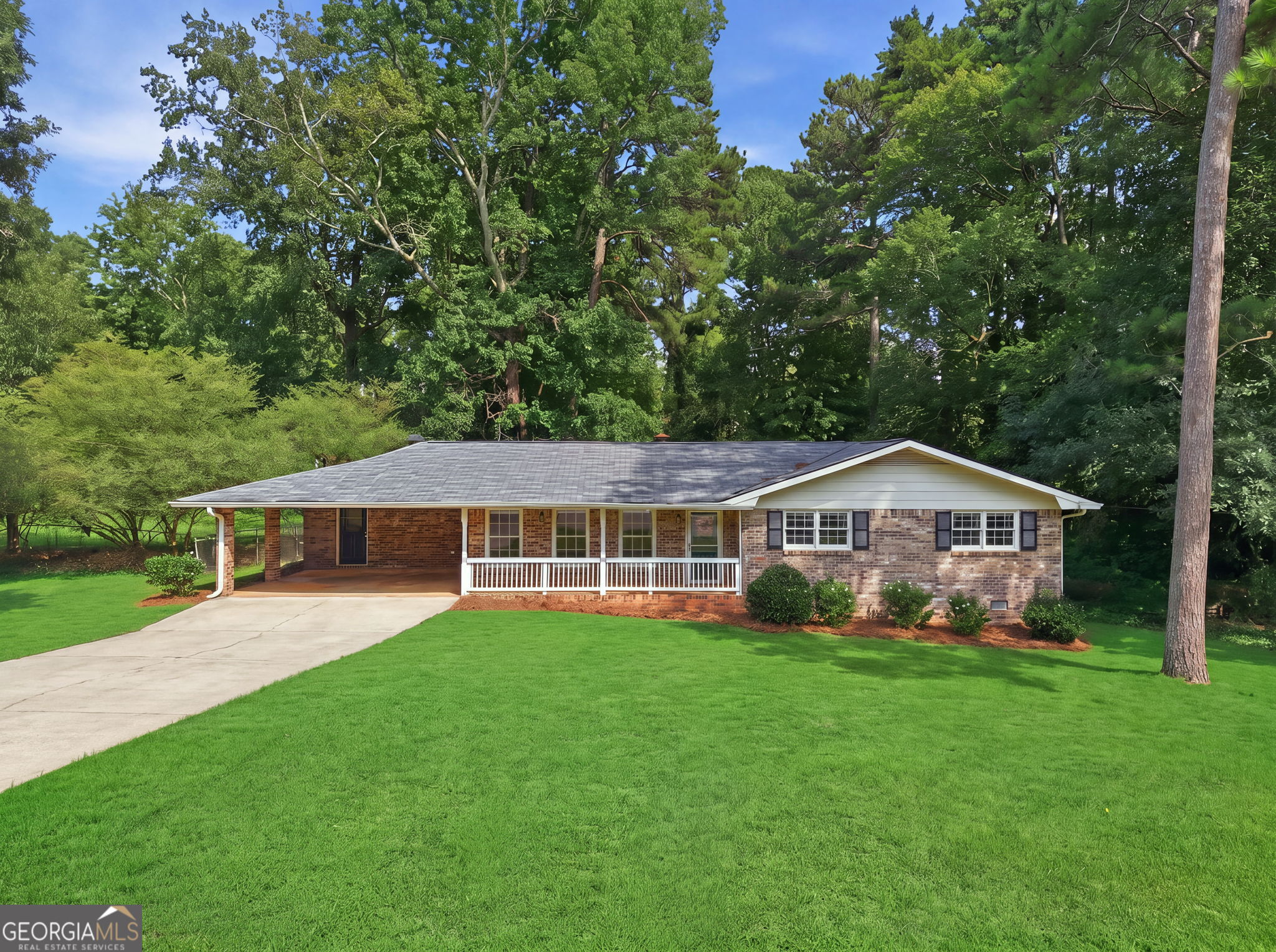 886 Oakhill Court Property Photo 2