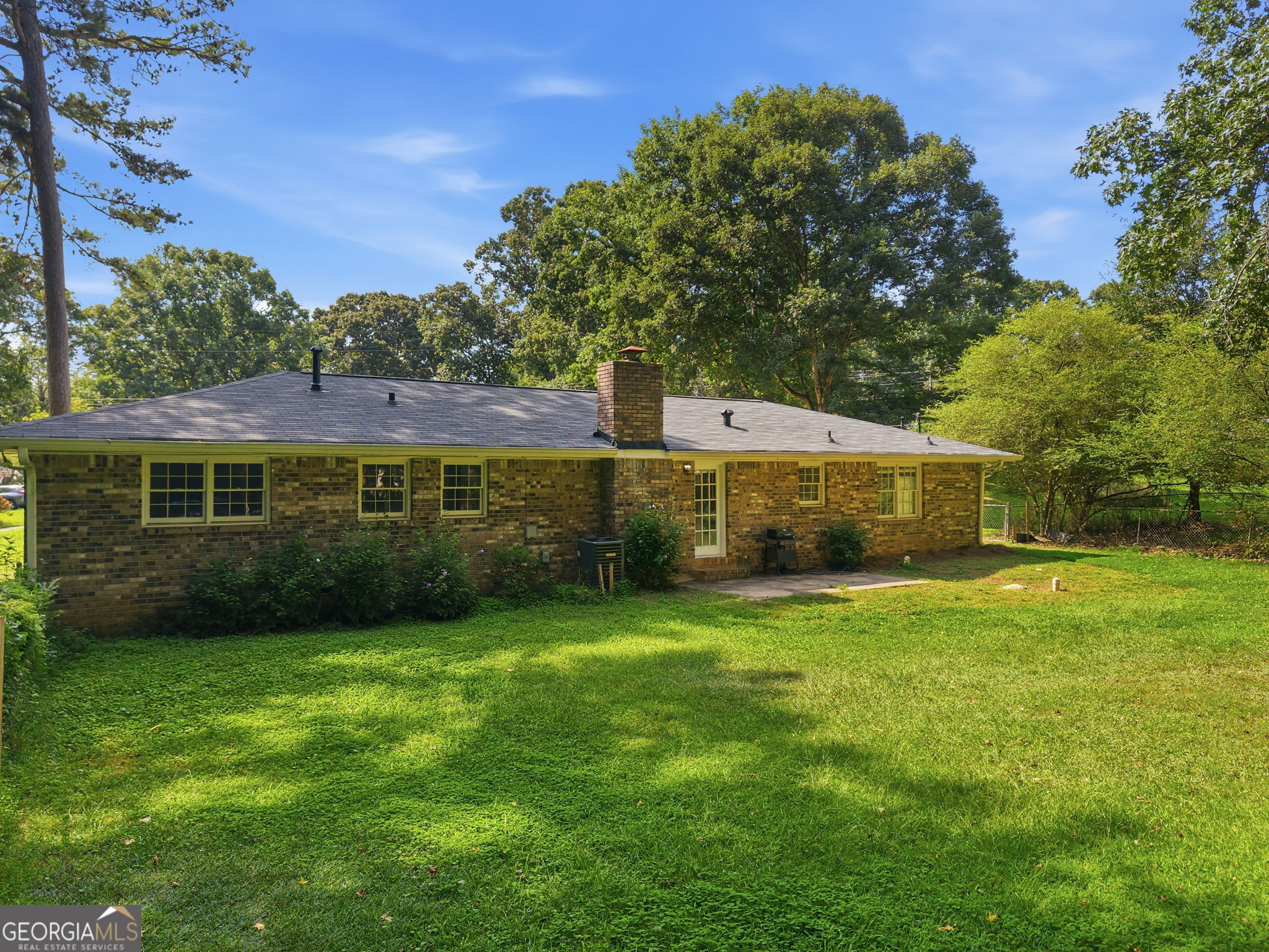 886 Oakhill Court Property Photo 3