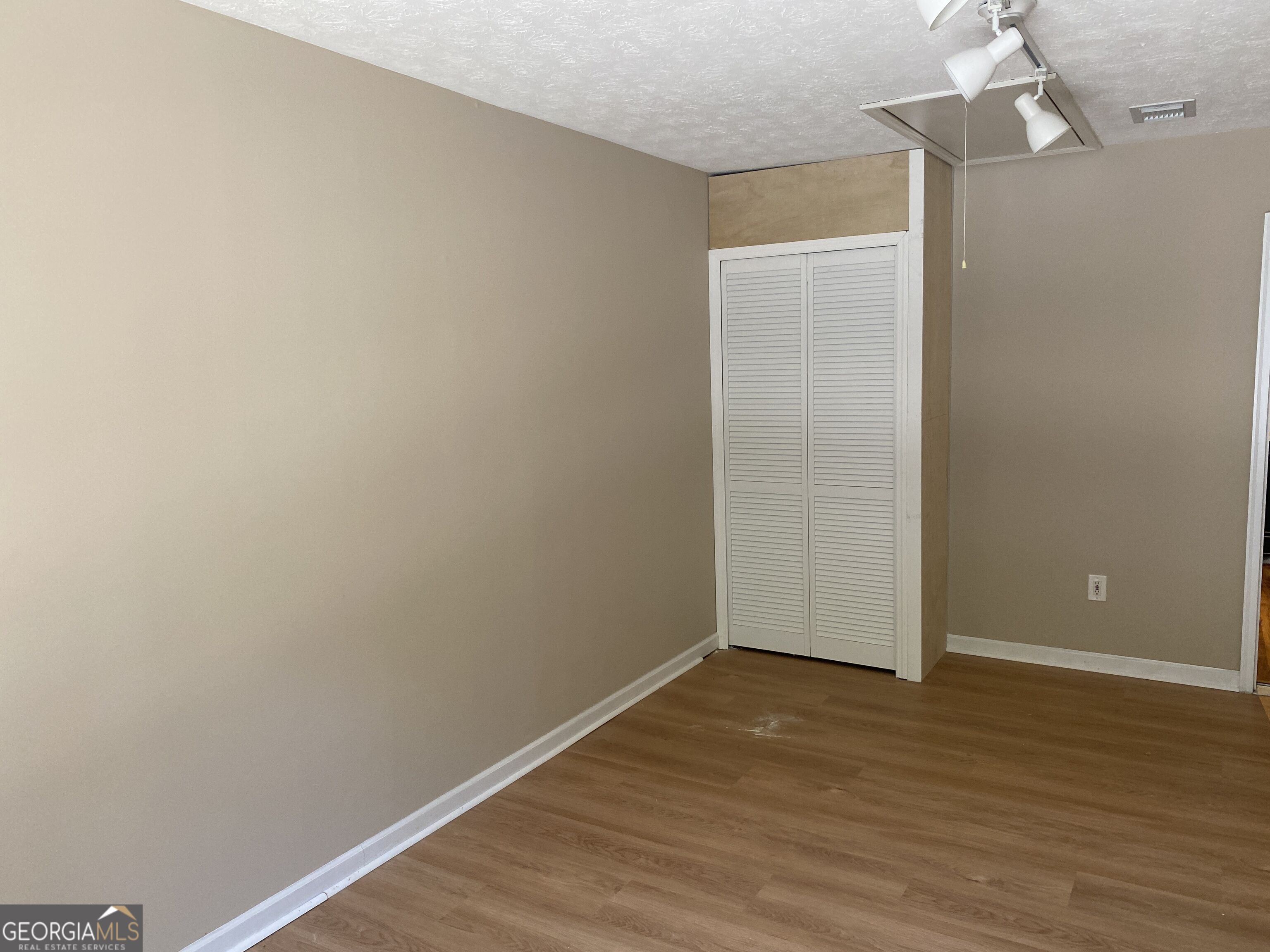 209 E Wilson Street # 19 Property Photo 11
