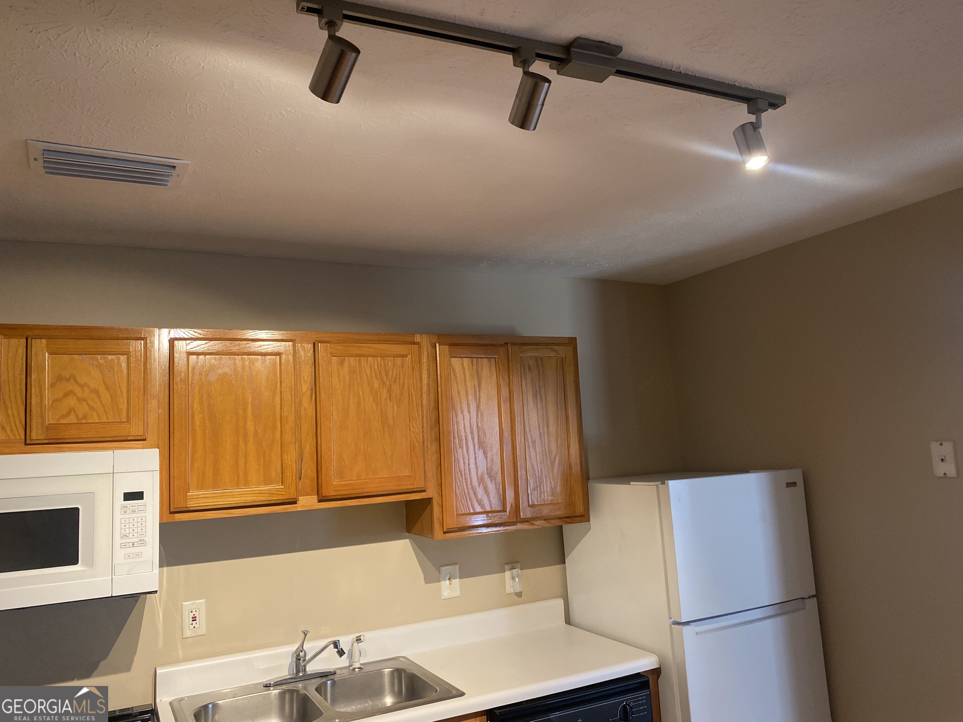 209 E Wilson Street # 19 Property Photo 16