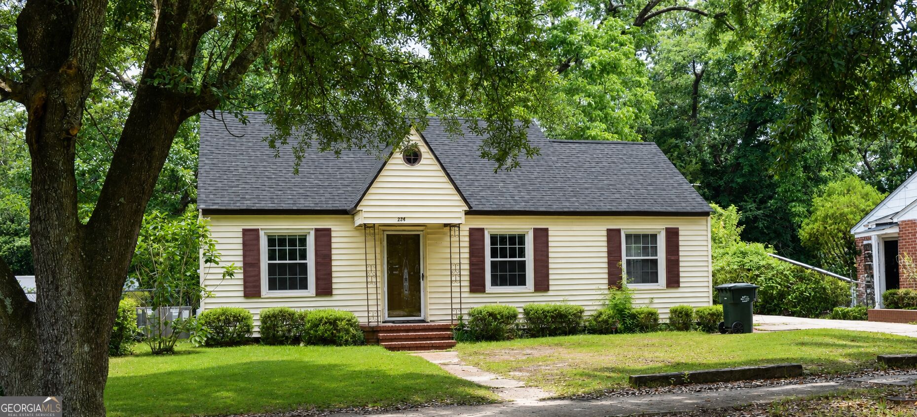 224 Oak Property Photo 1