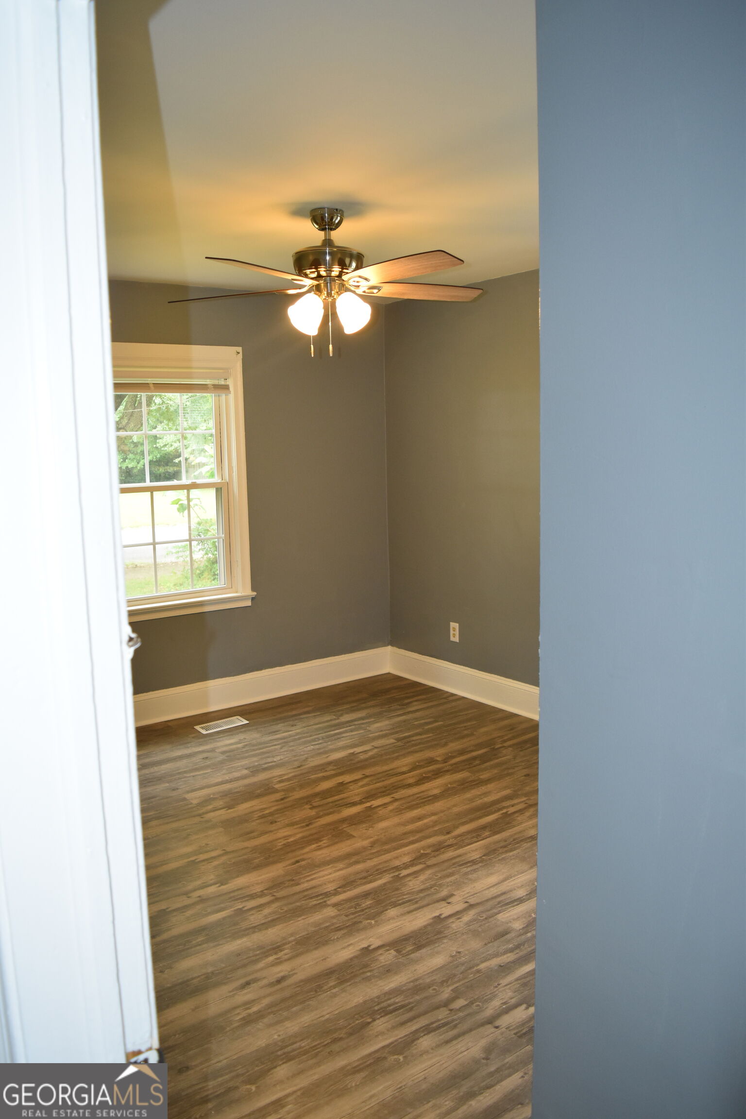 224 Oak Property Photo 6