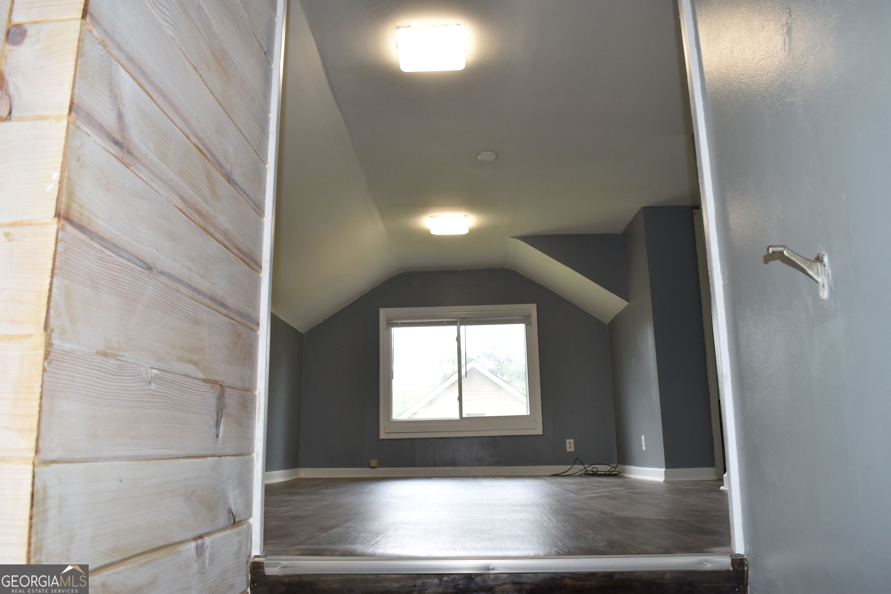224 Oak Property Photo 12