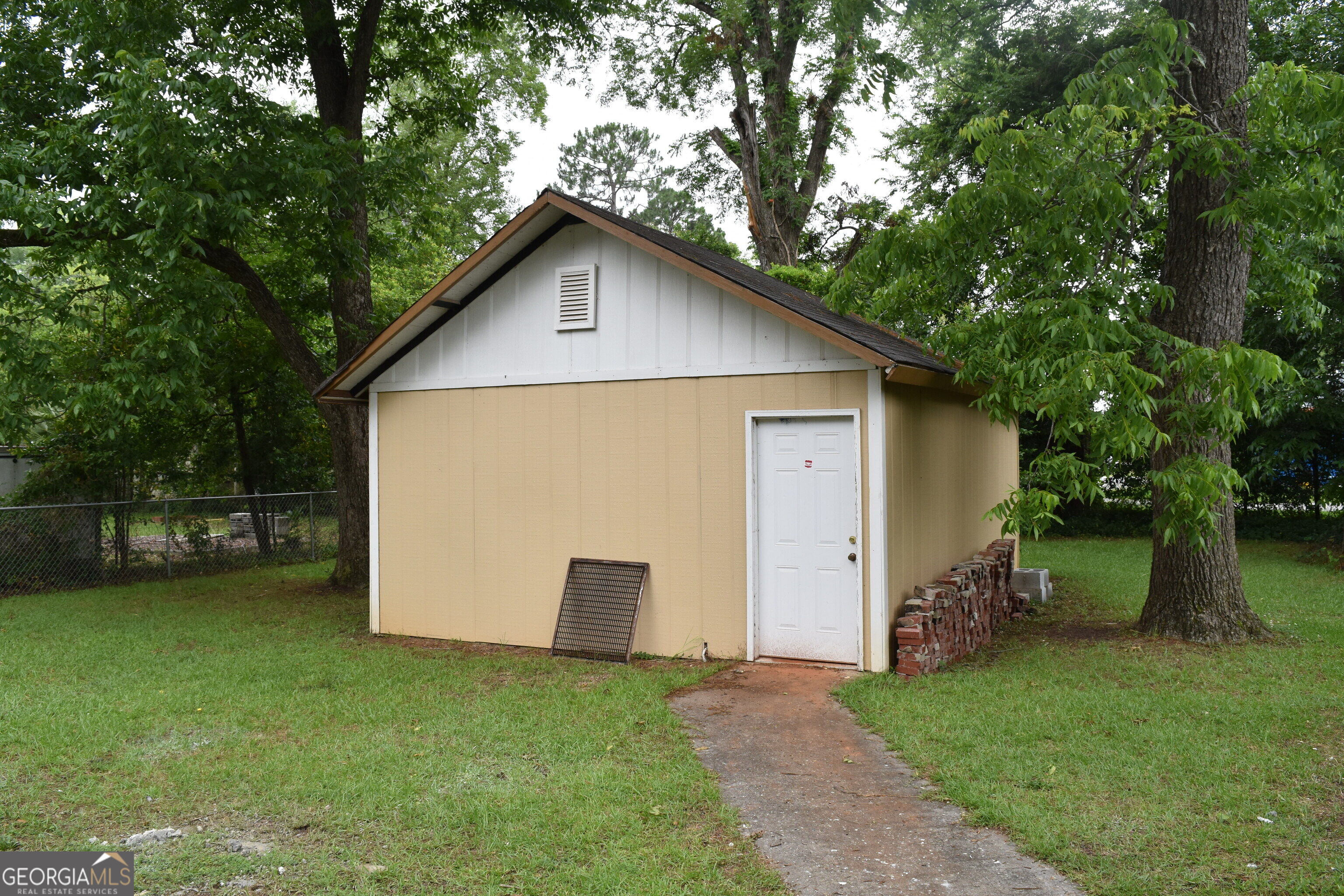 224 Oak Property Photo 17