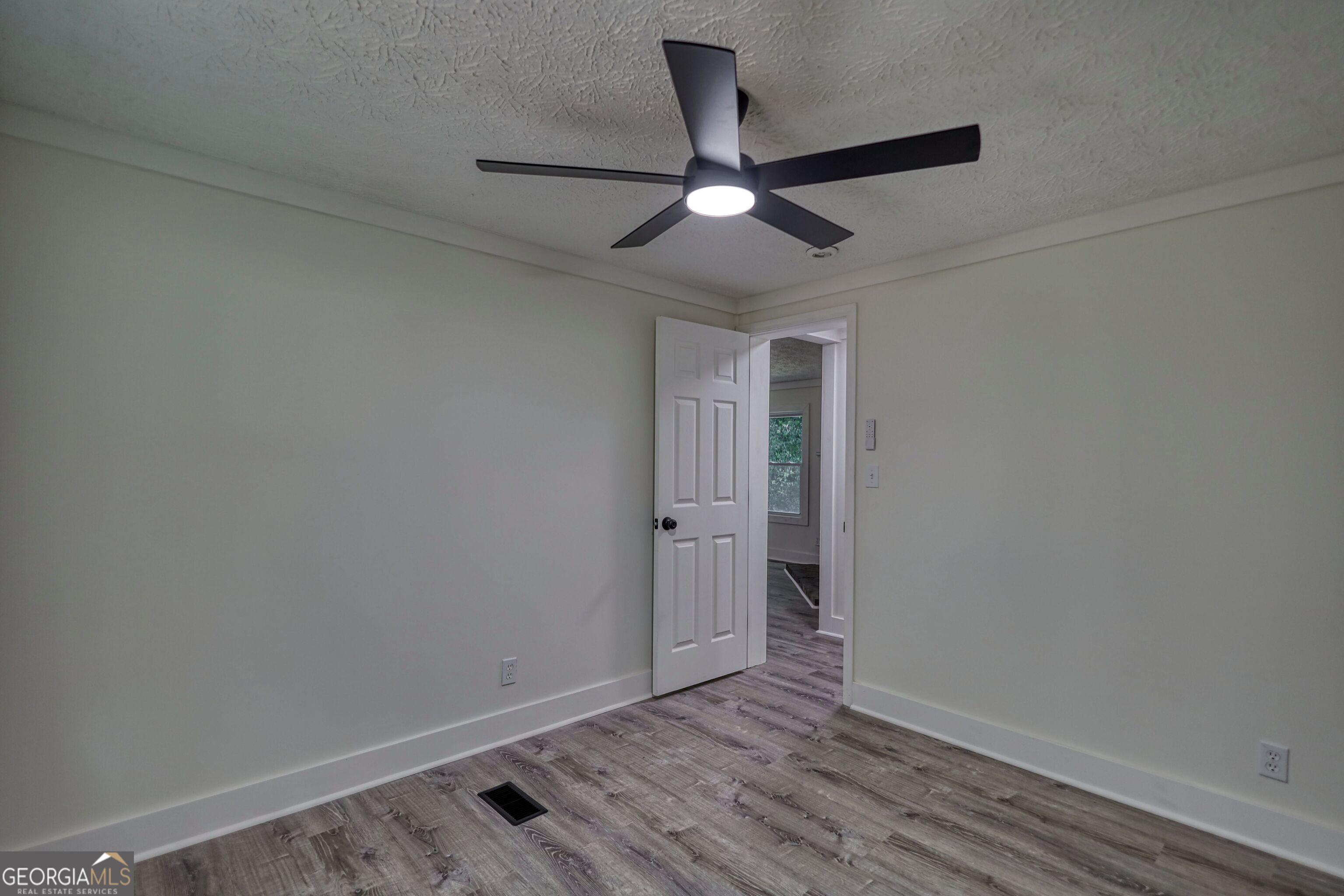 24 Davis Street Property Photo 9