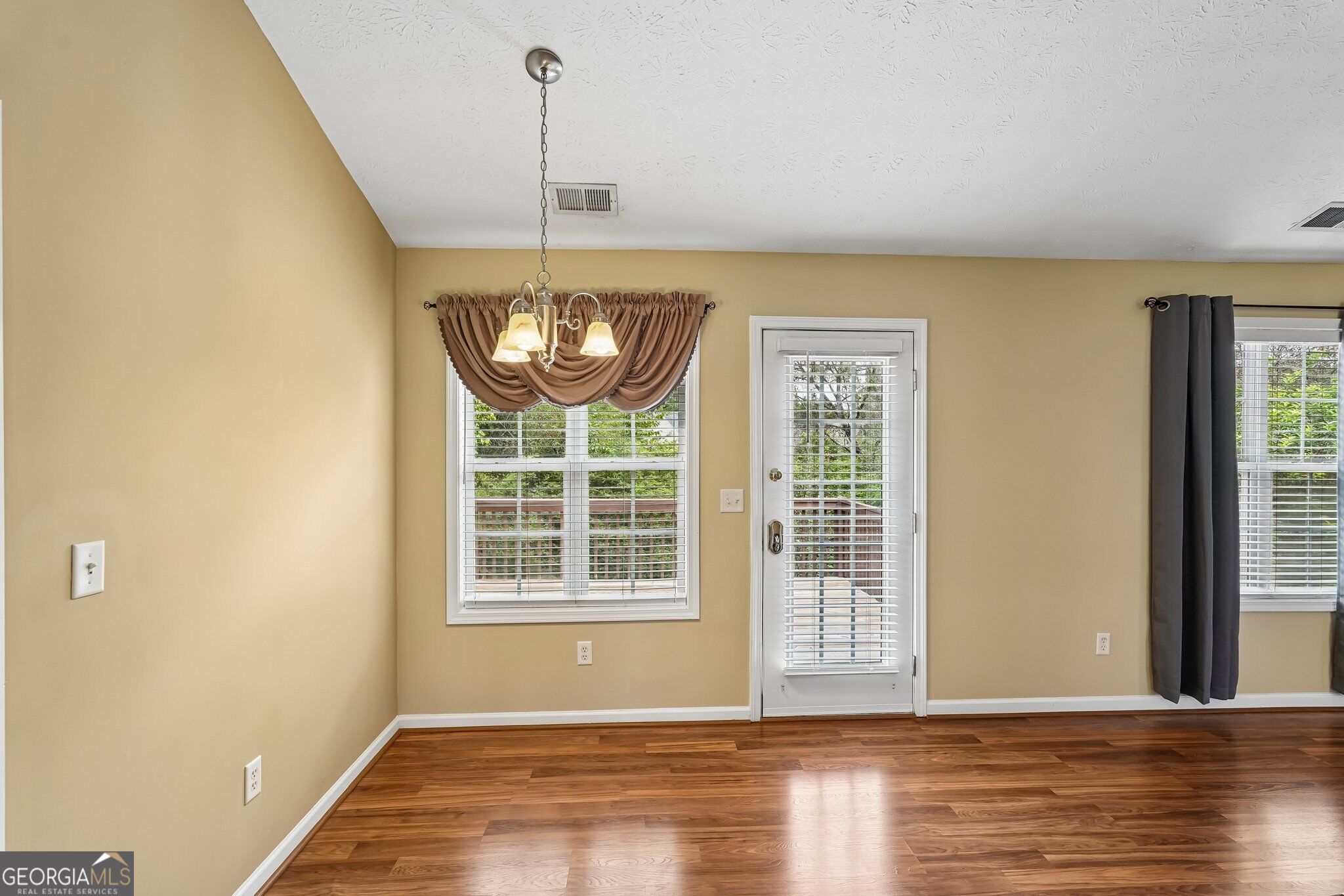 207 Overlook Court Property Photo 16