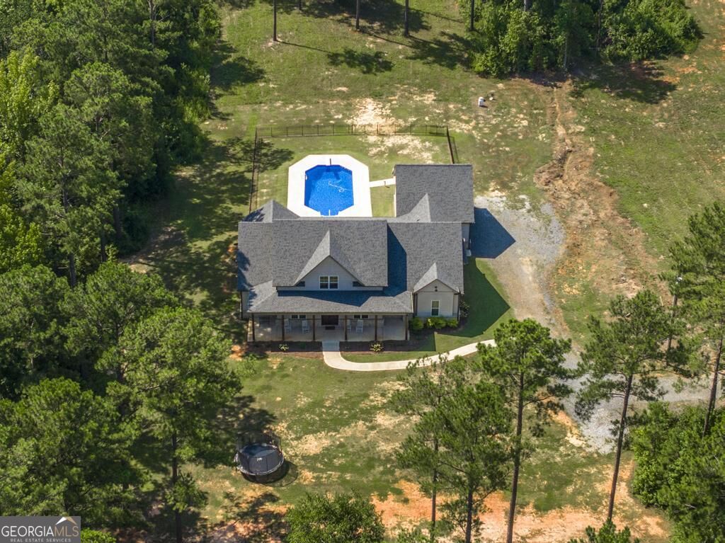665 Edge Road Property Photo 3