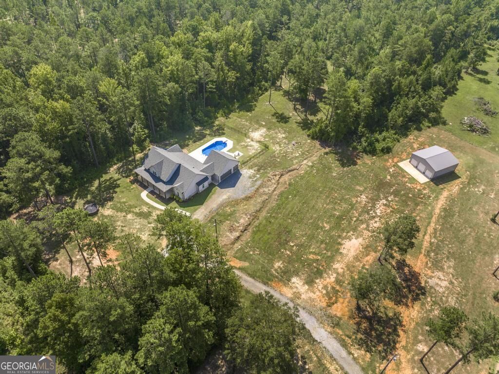 665 Edge Road Property Photo 4