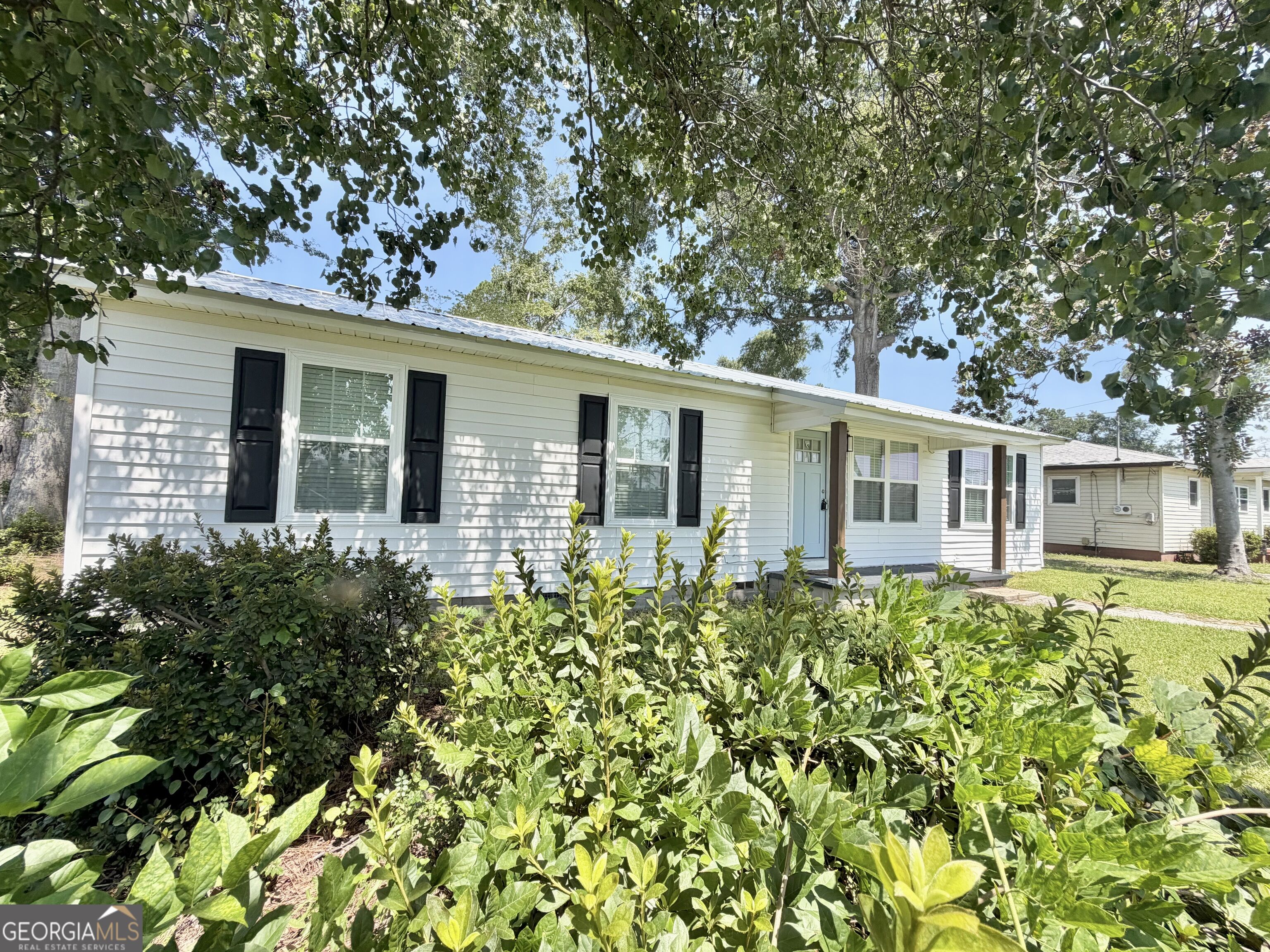10 Grove Street Property Photo 17