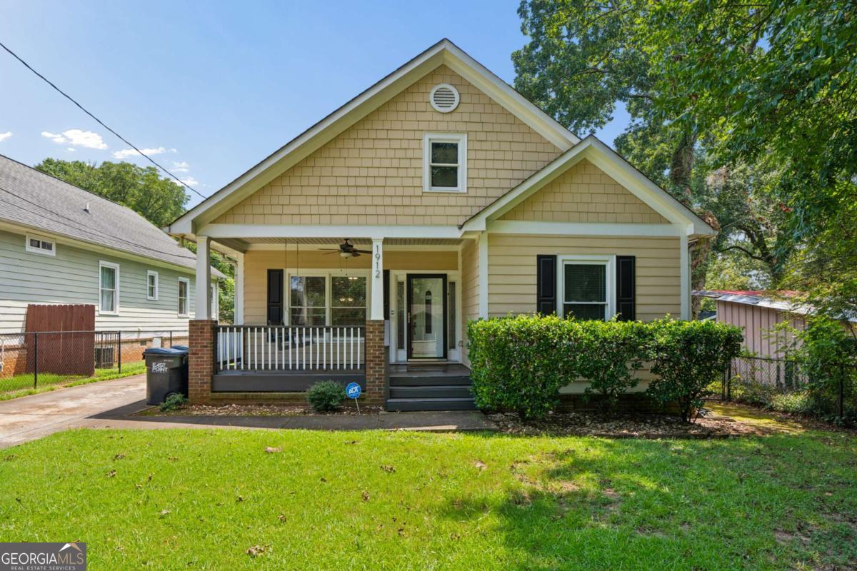 1912 E Farris Avenue Property Photo 1