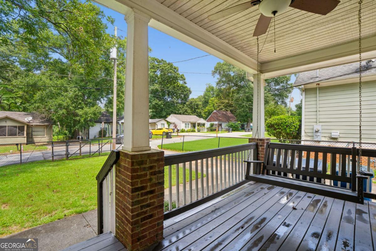 1912 E Farris Avenue Property Photo 2