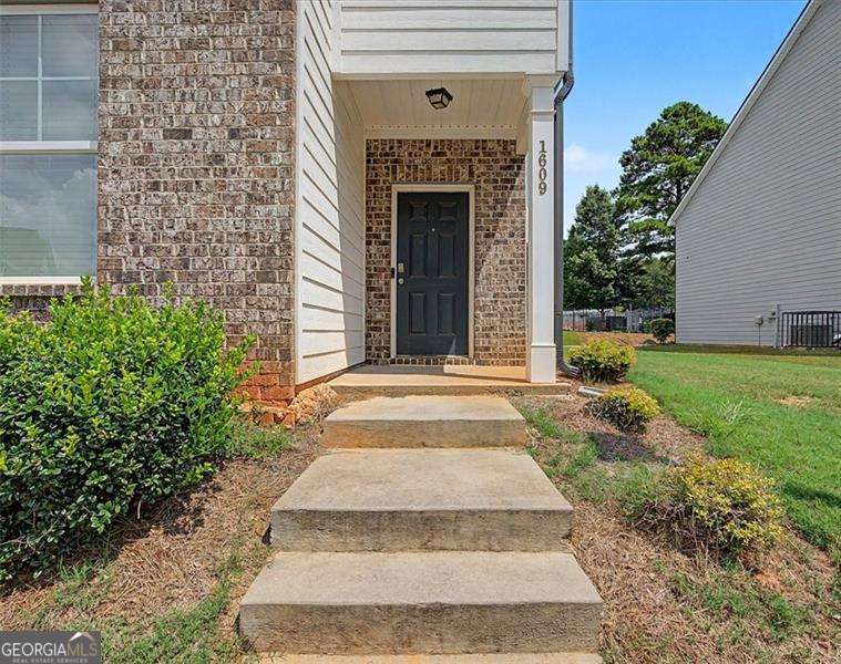 1609 Meadow Crossing Property Photo 3