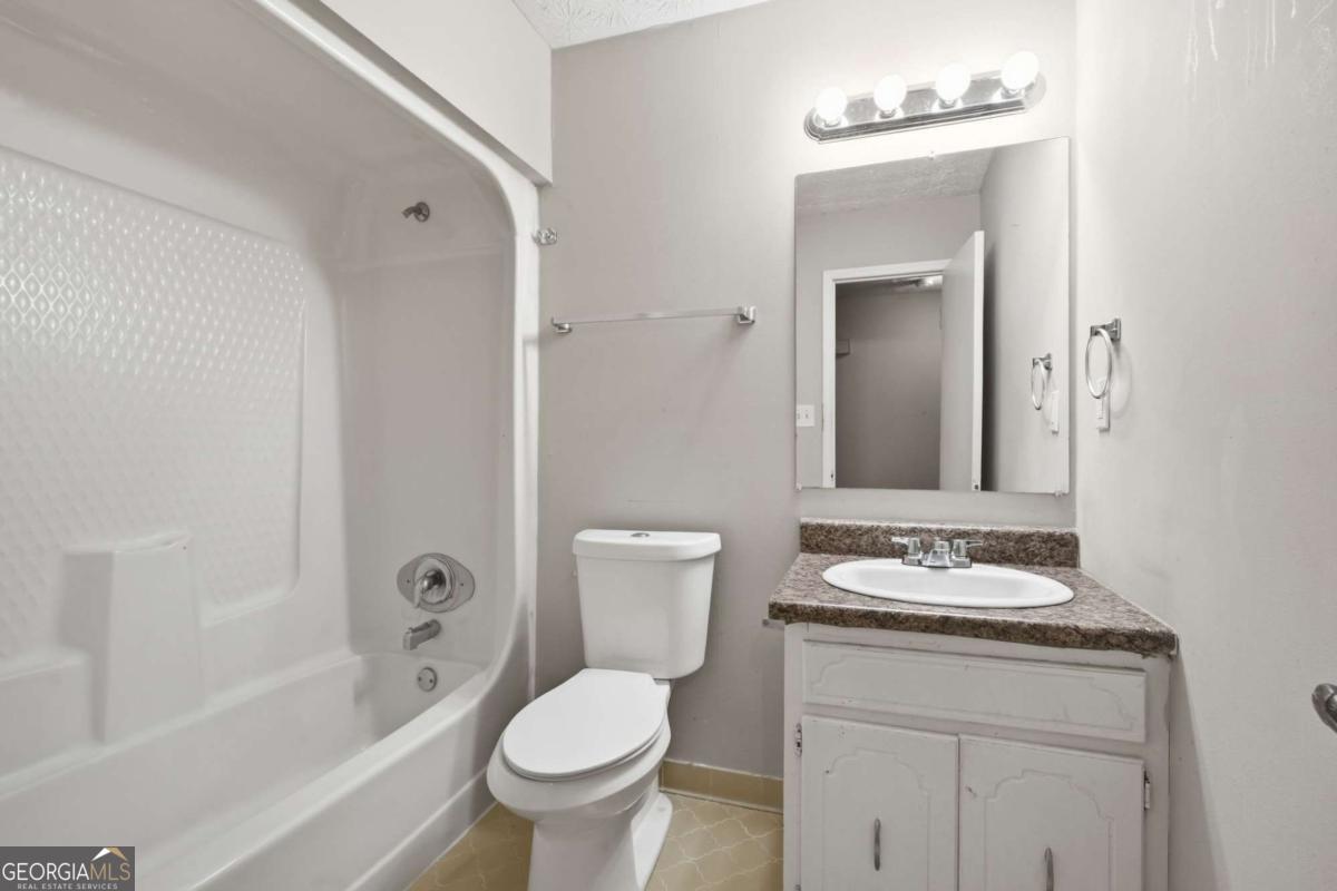 328 Fayette Villa Court Property Photo 26