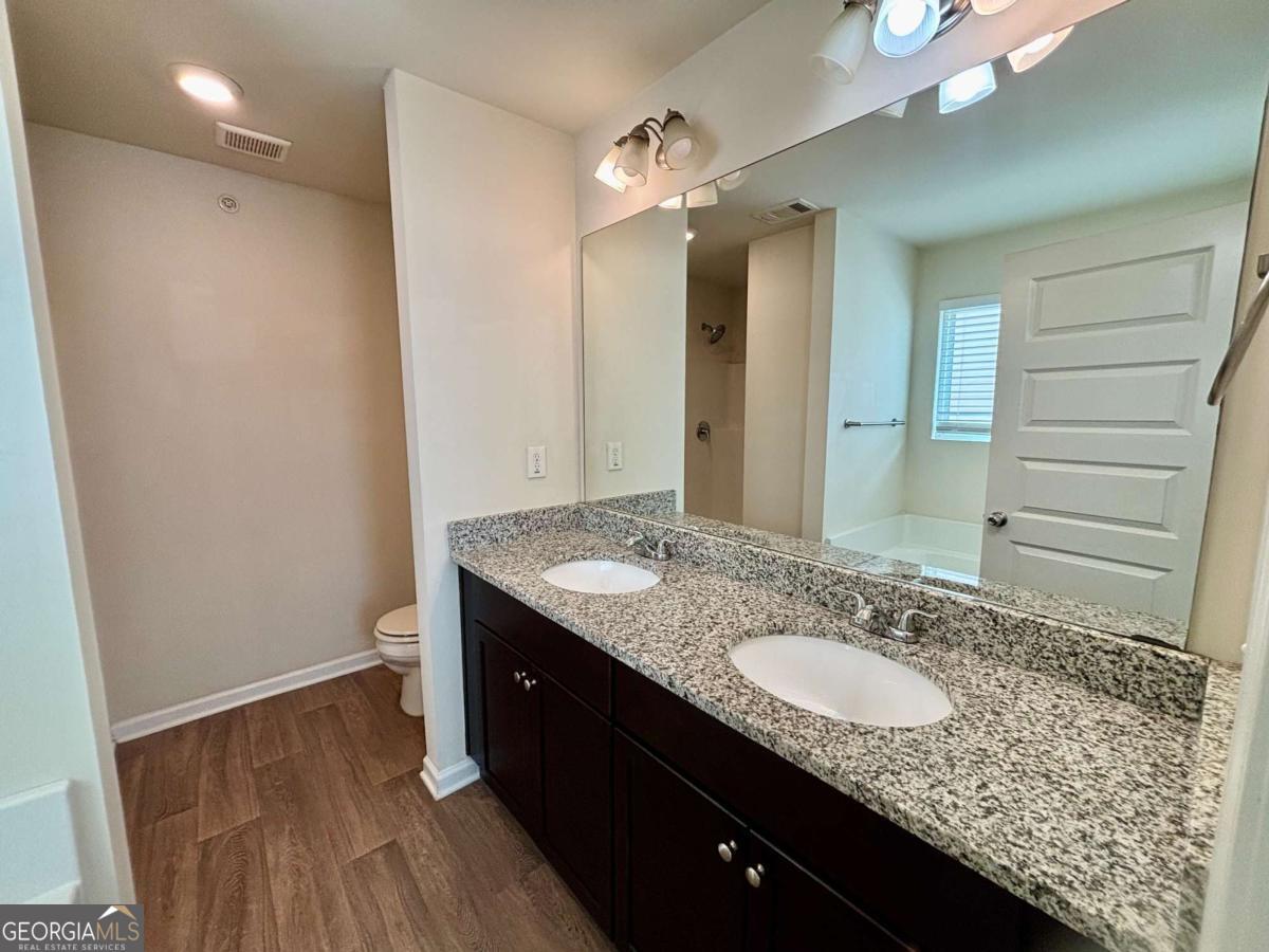 629 Carlton Pointe Drive Property Photo 17