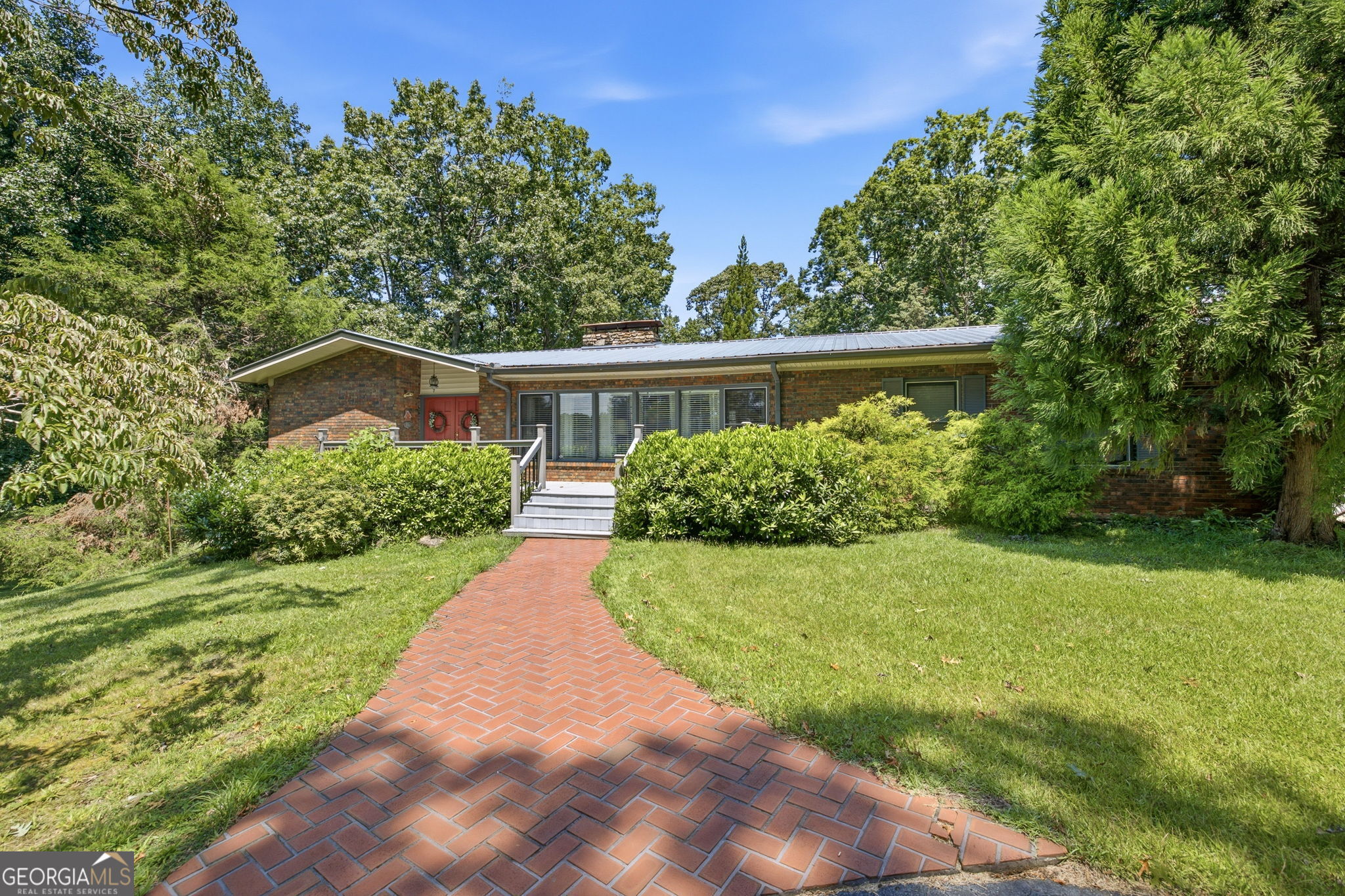 100 Sang Road Property Photo 1