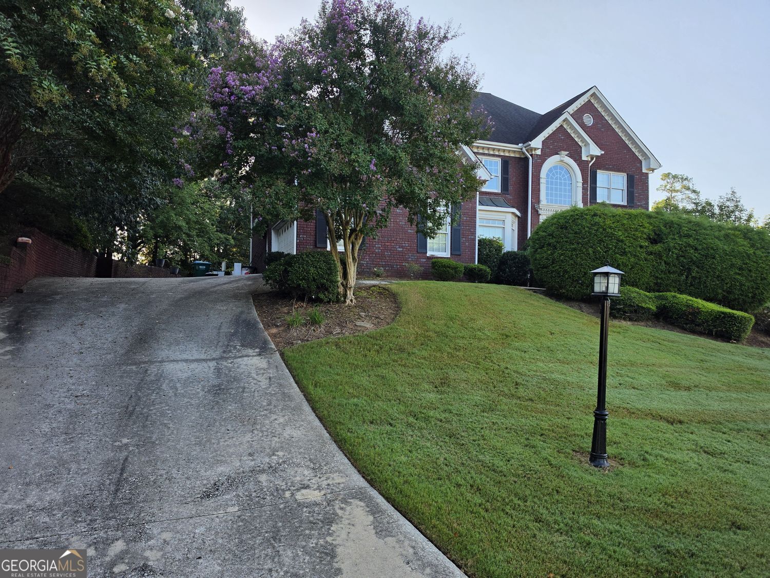 2810 Shoemaker Lane Property Photo 2