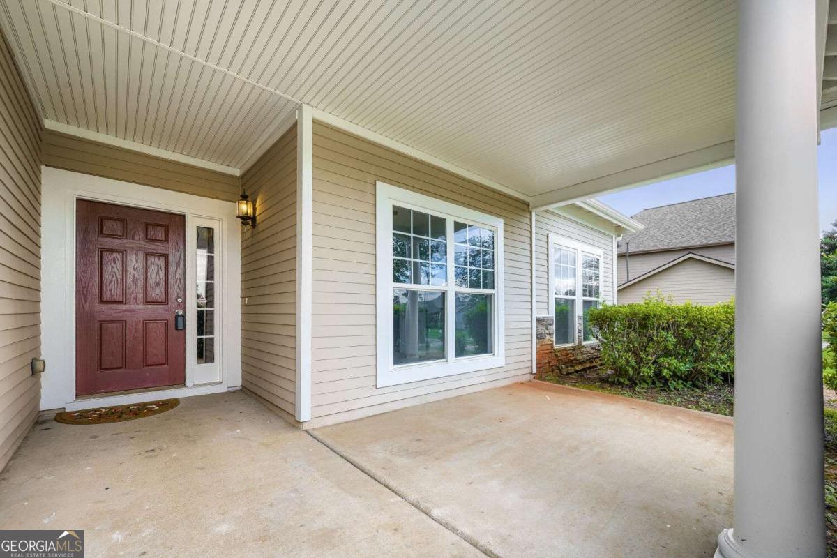 421 Bedford Crossing Property Photo 3