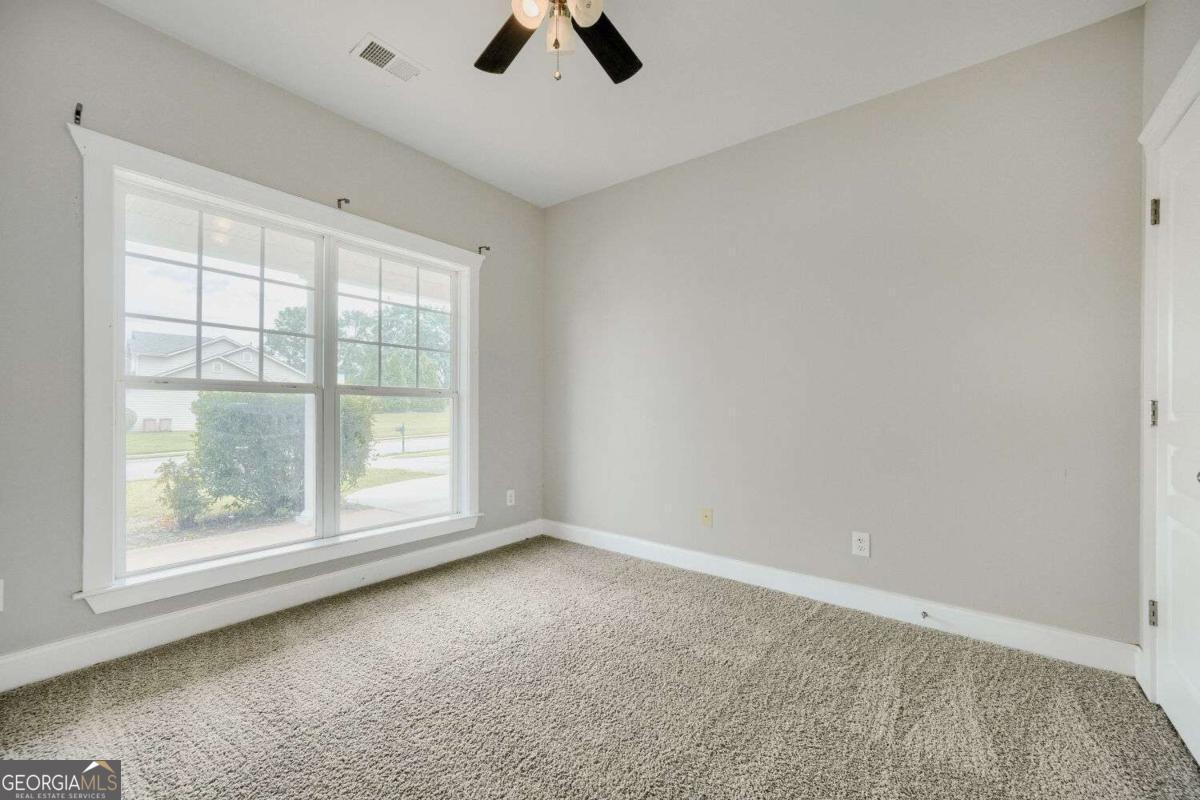 421 Bedford Crossing Property Photo 18