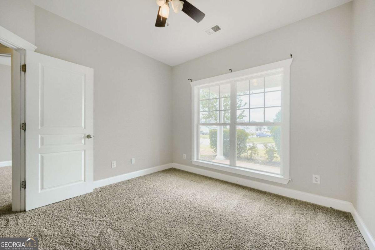 421 Bedford Crossing Property Photo 19