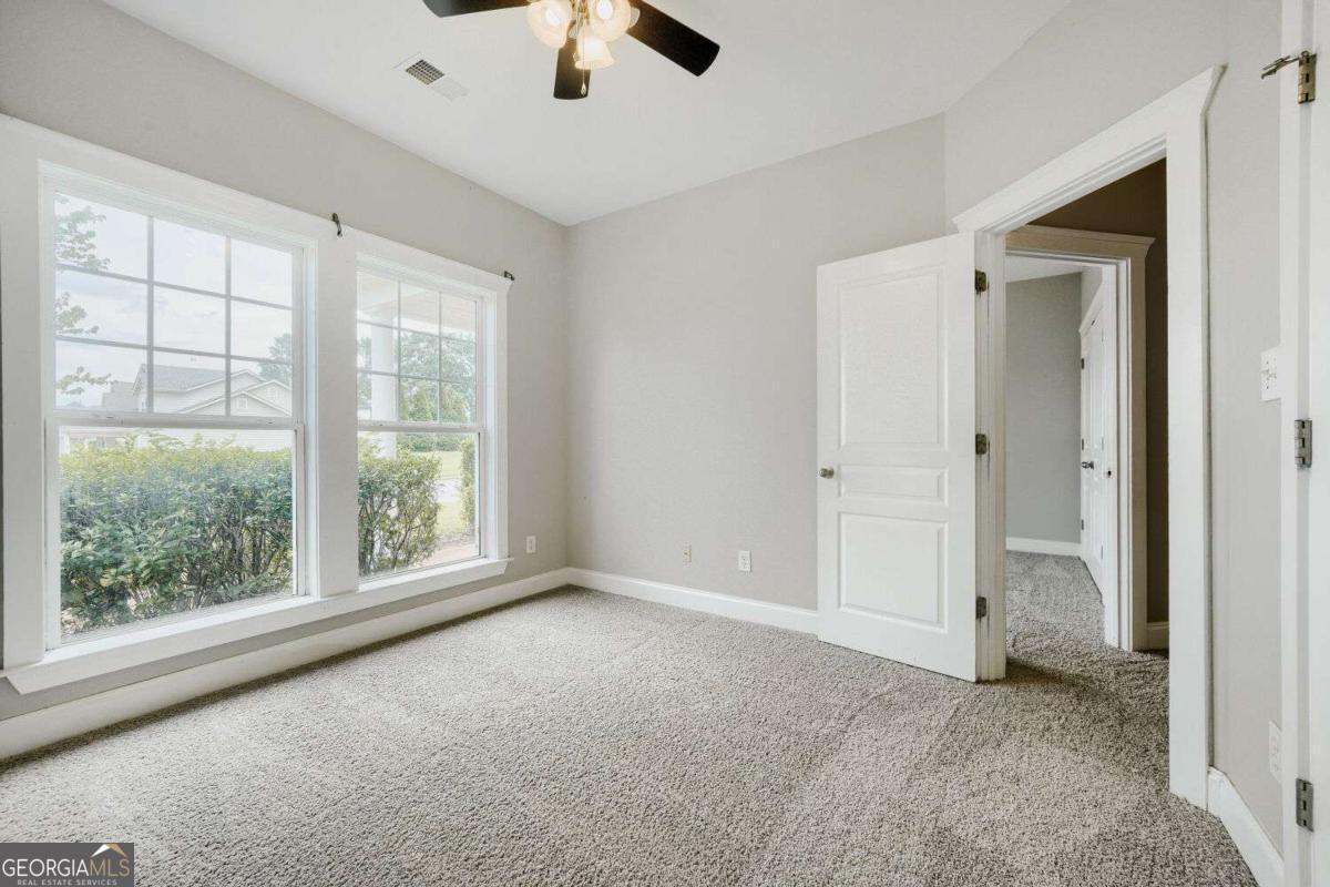 421 Bedford Crossing Property Photo 21
