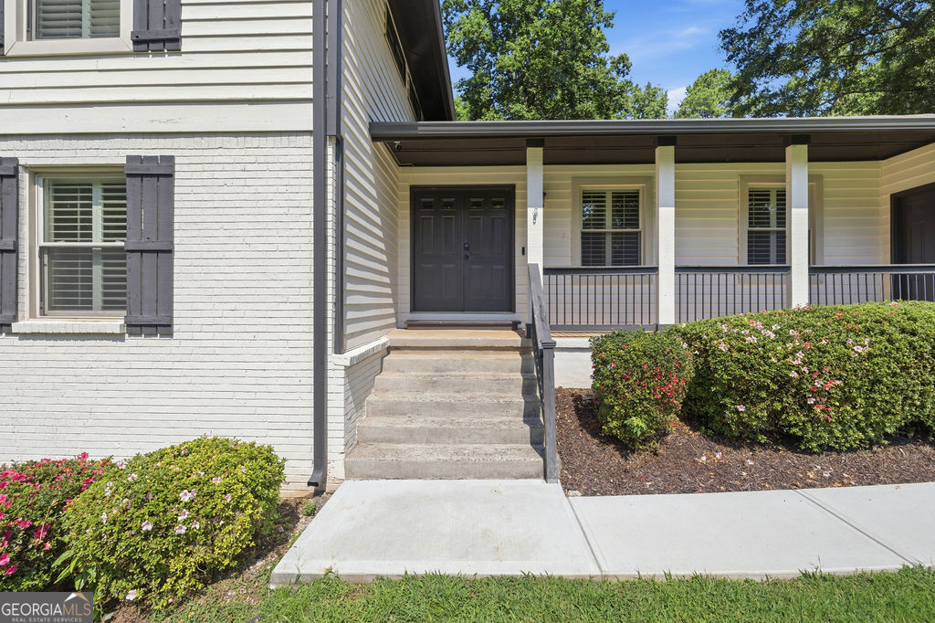 9630 Pine Thicket Way Property Photo 3