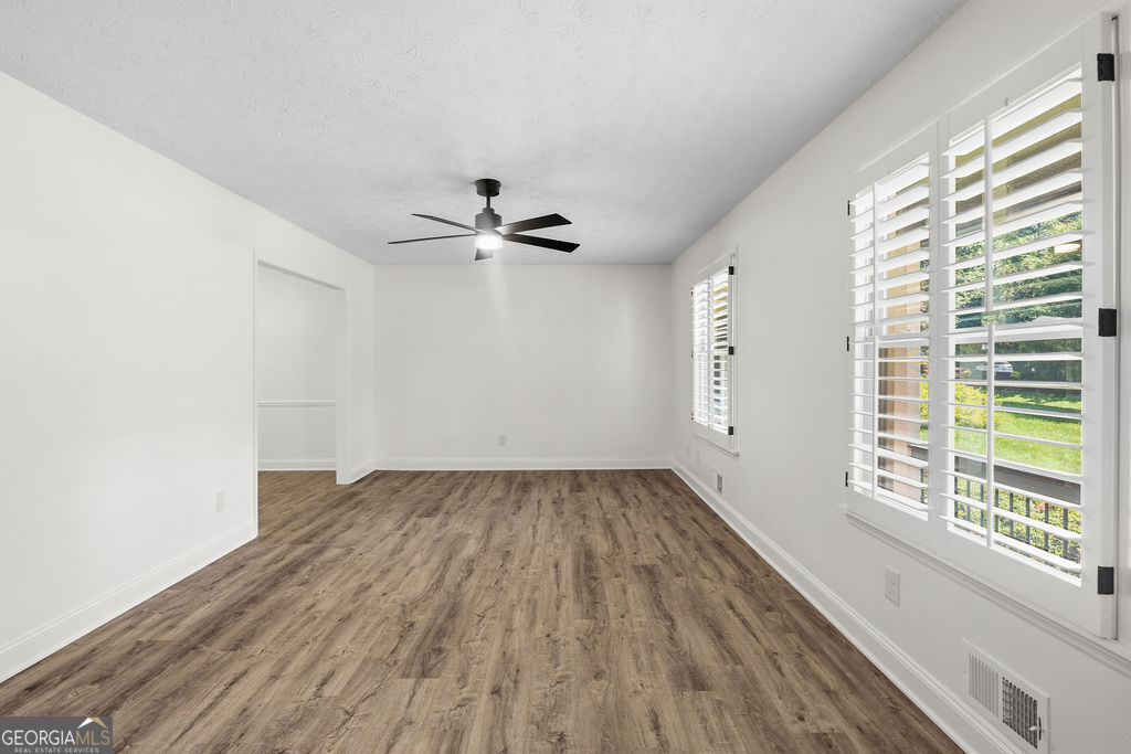 9630 Pine Thicket Way Property Photo 6