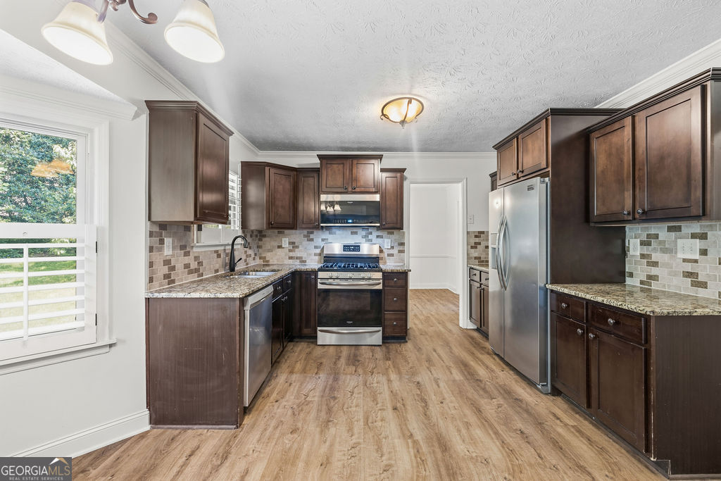 9630 Pine Thicket Way Property Photo 10