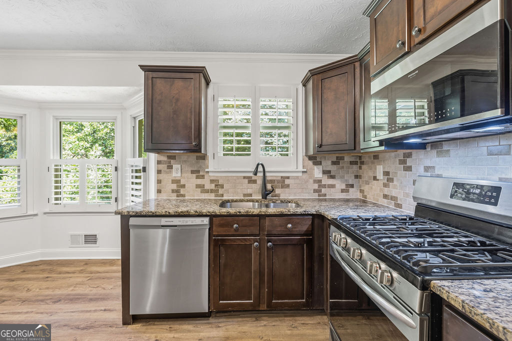9630 Pine Thicket Way Property Photo 11