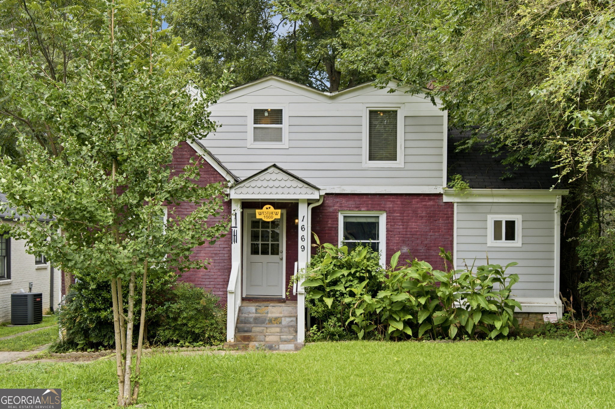 1669 Emerald Avenue SW Property Photo 1