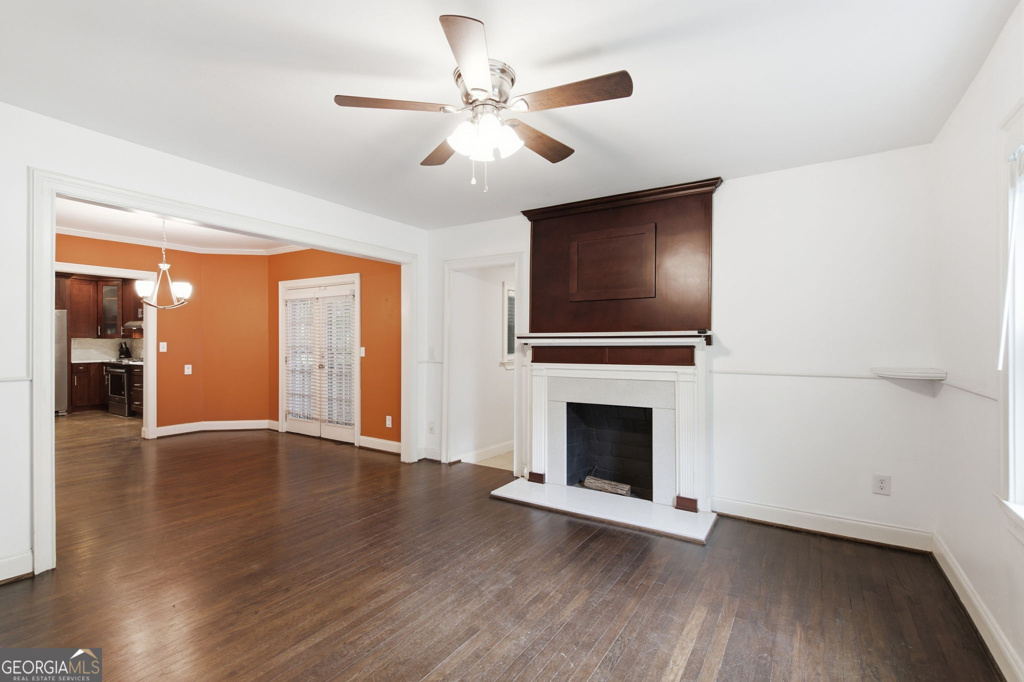 1669 Emerald Avenue Sw Property Photo 3