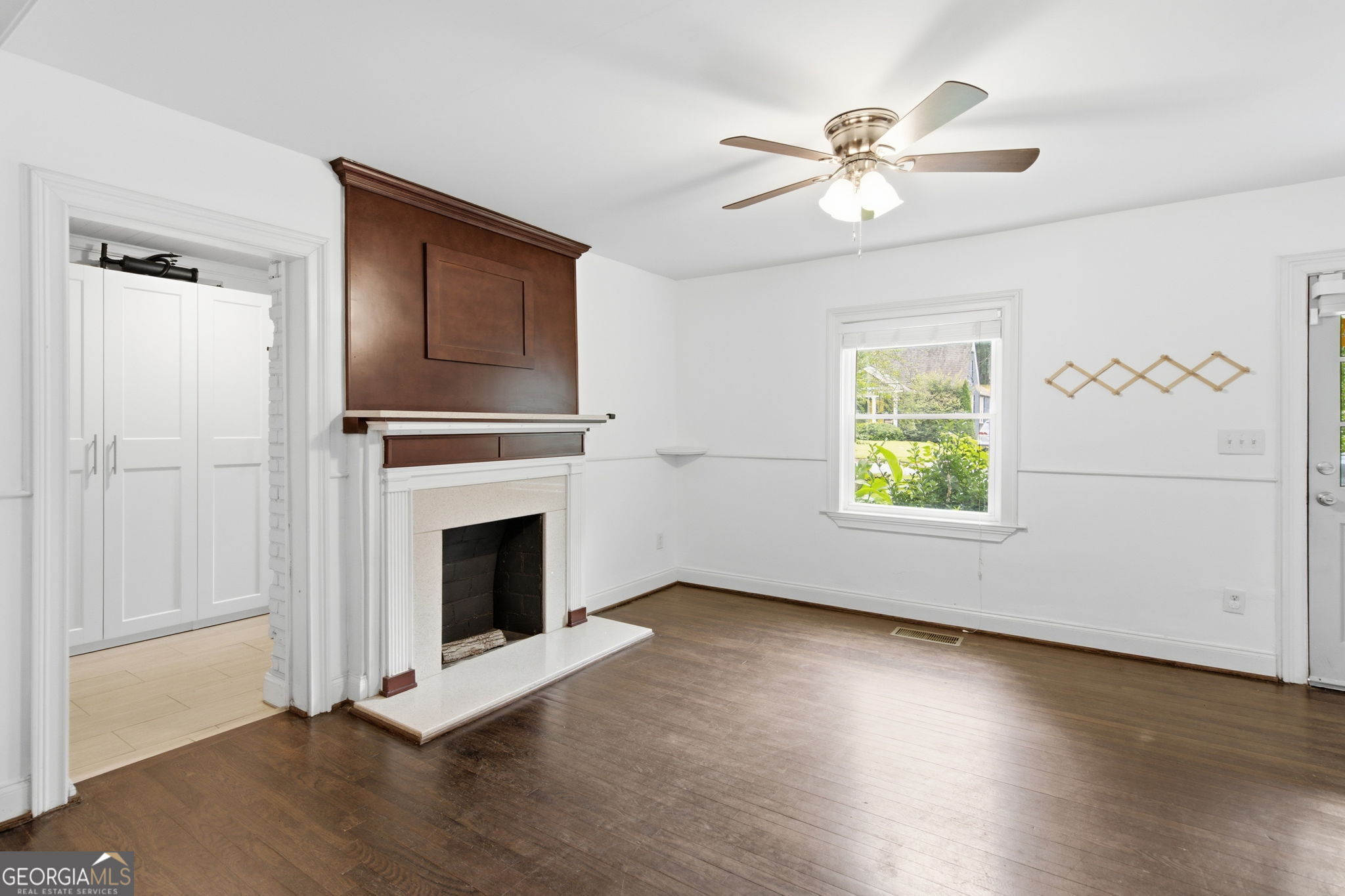 1669 Emerald Avenue Sw Property Photo 5