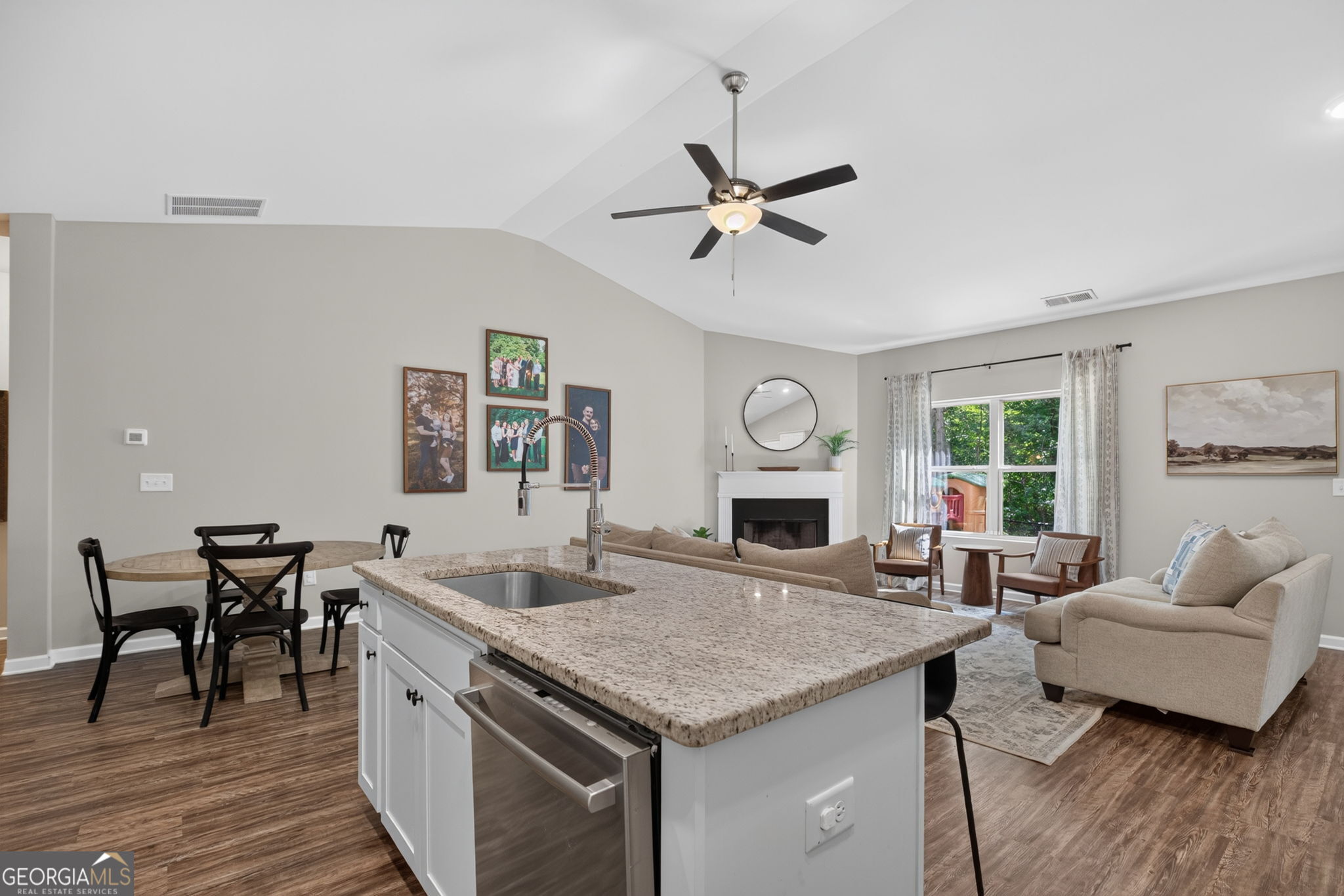 432 Clematis Court Property Photo 6