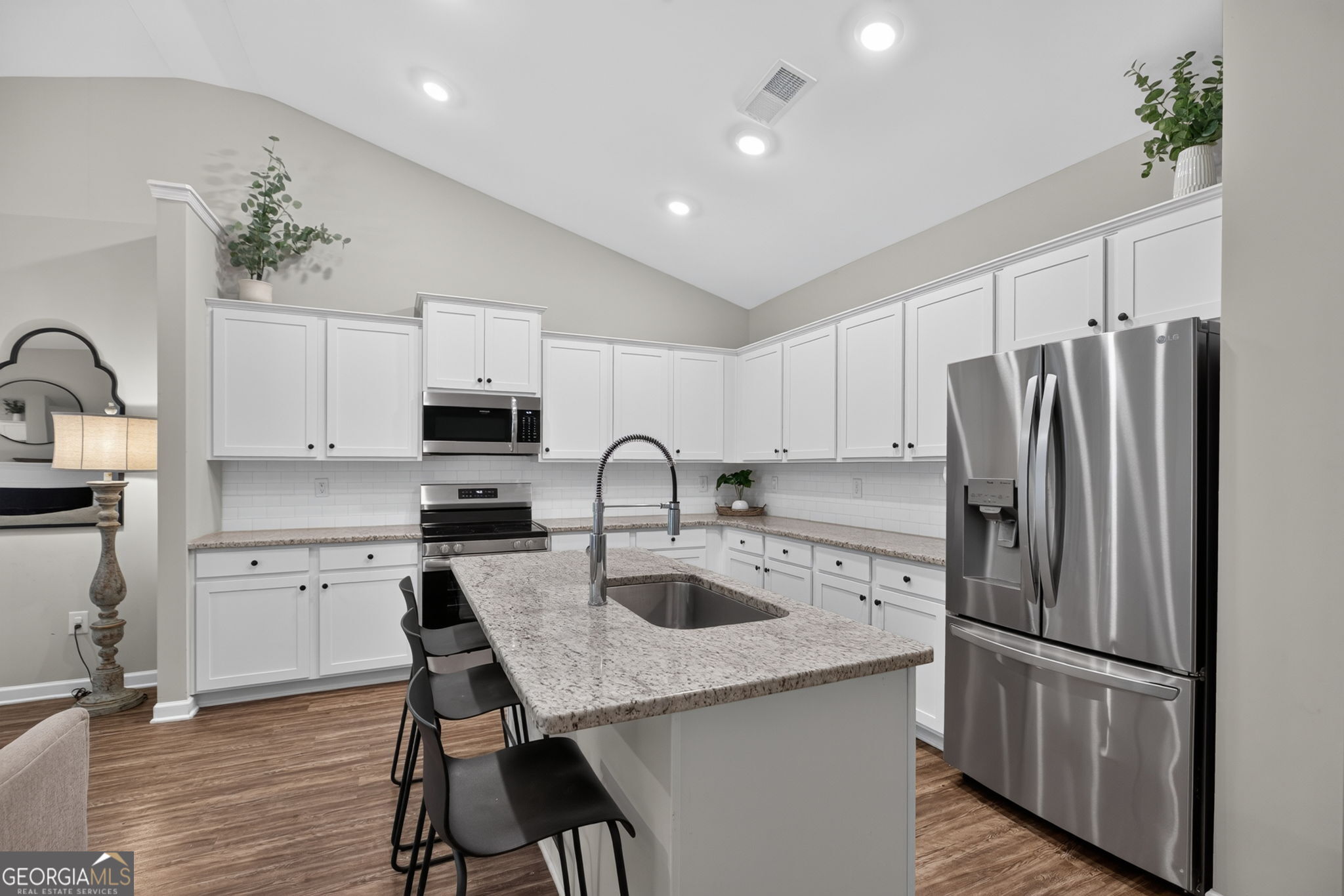 432 Clematis Court Property Photo 8