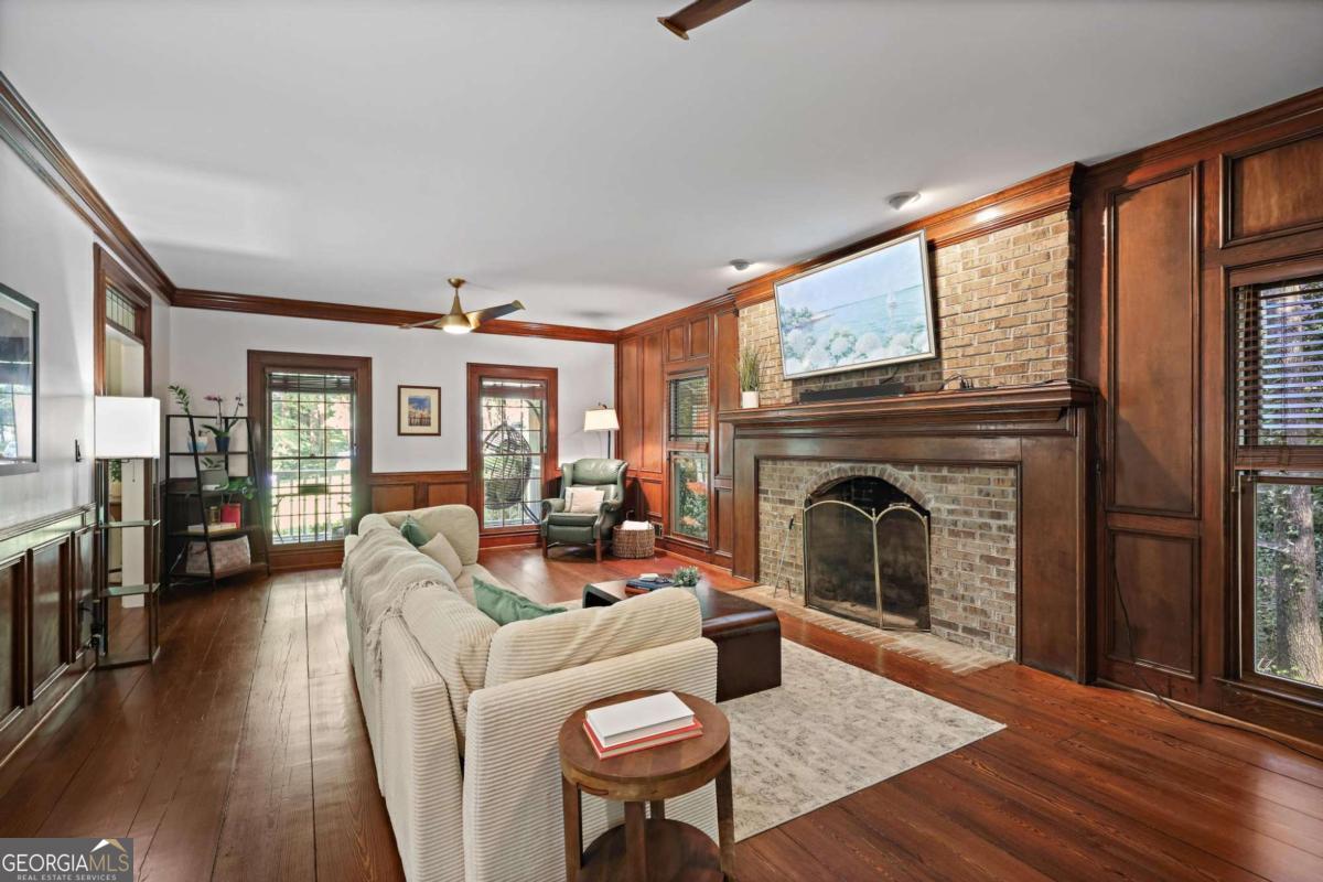 1024 Derby Run Nw Property Photo 6