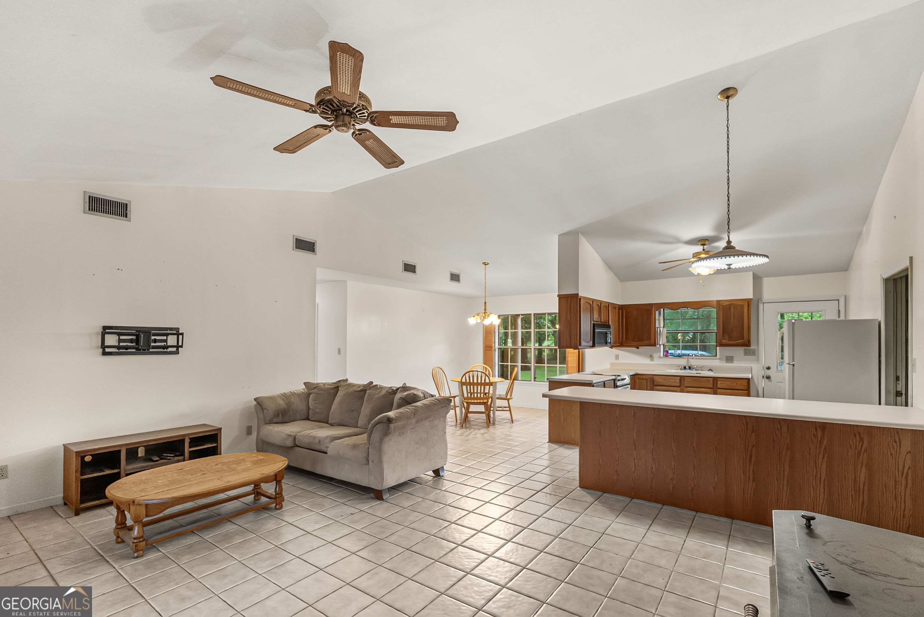 139 Riverview Drive Property Photo 4