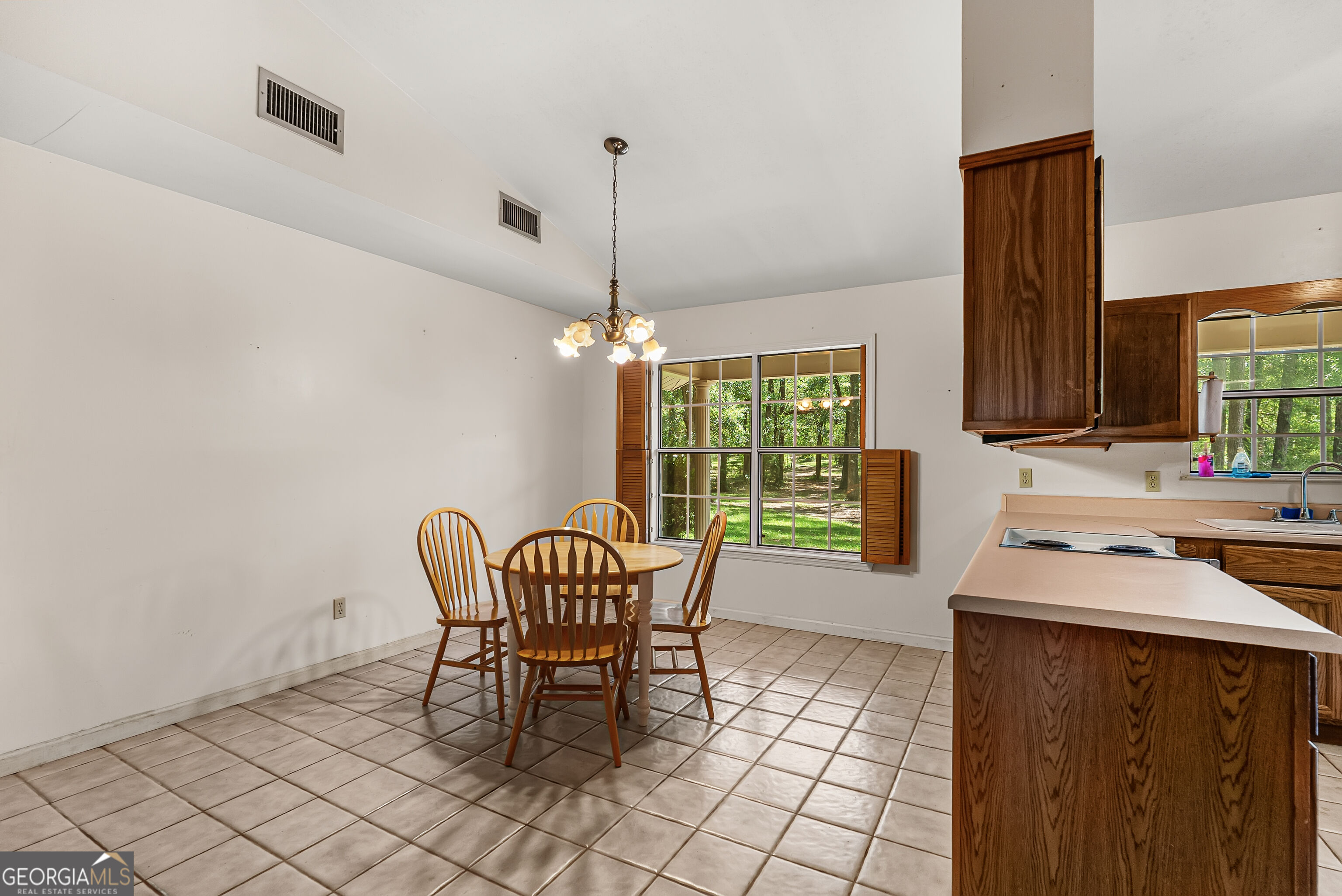 139 Riverview Drive Property Photo 8