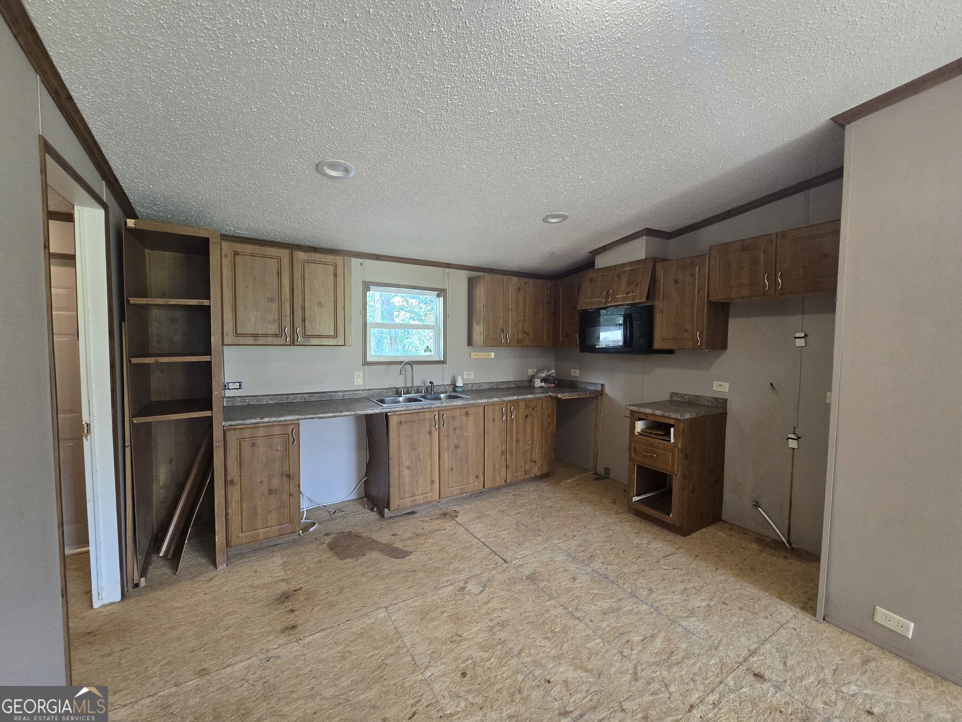542 Nails Creek Crossing Property Photo 2