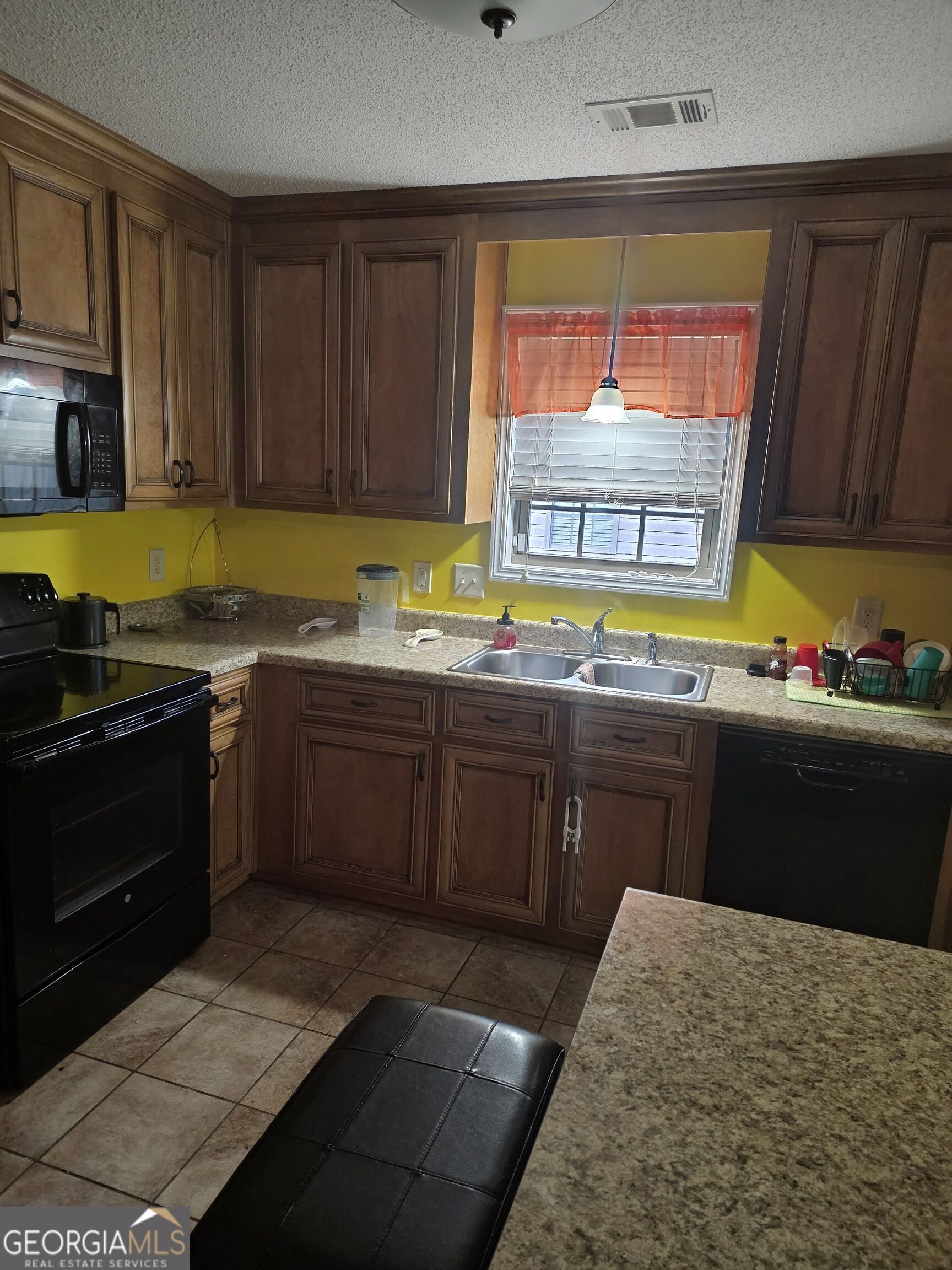 528 Grand Avenue Property Photo 6
