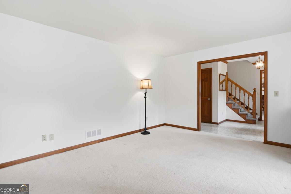 3248 Hunterdon Way Se Property Photo 6