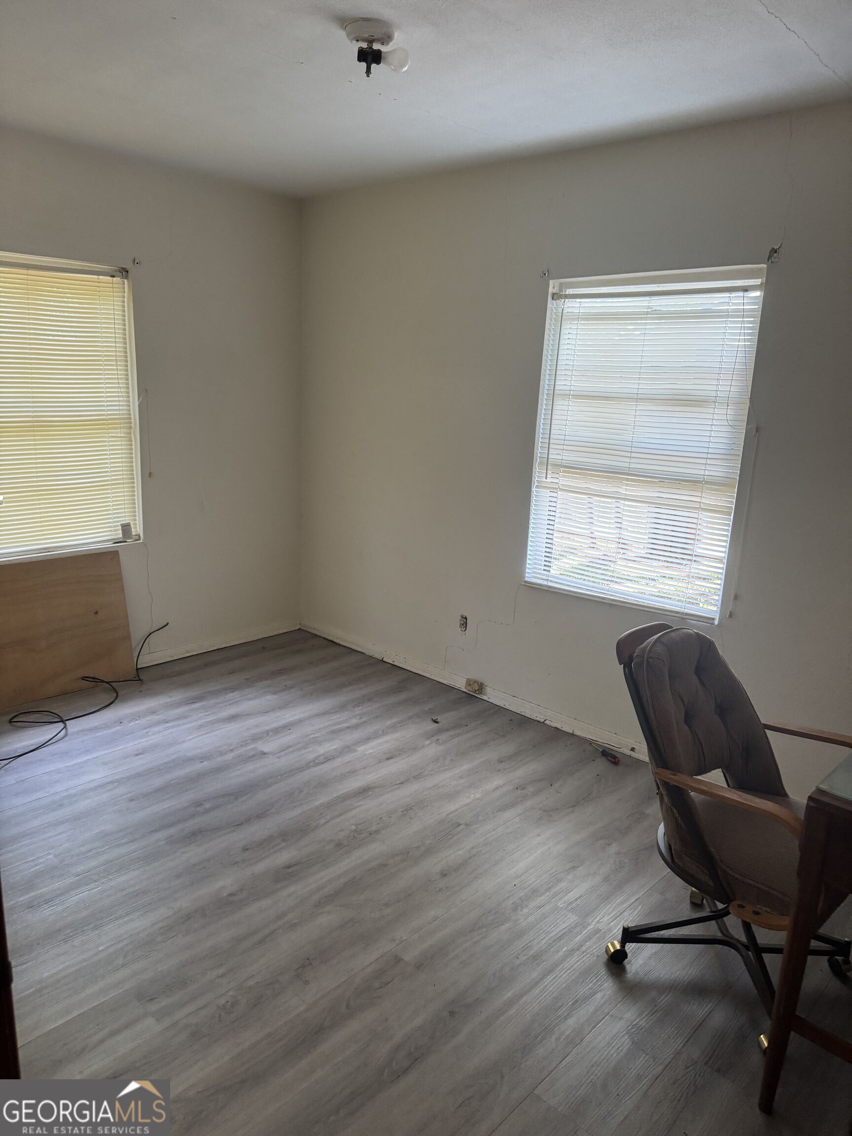 513 Community Drive Property Photo 2