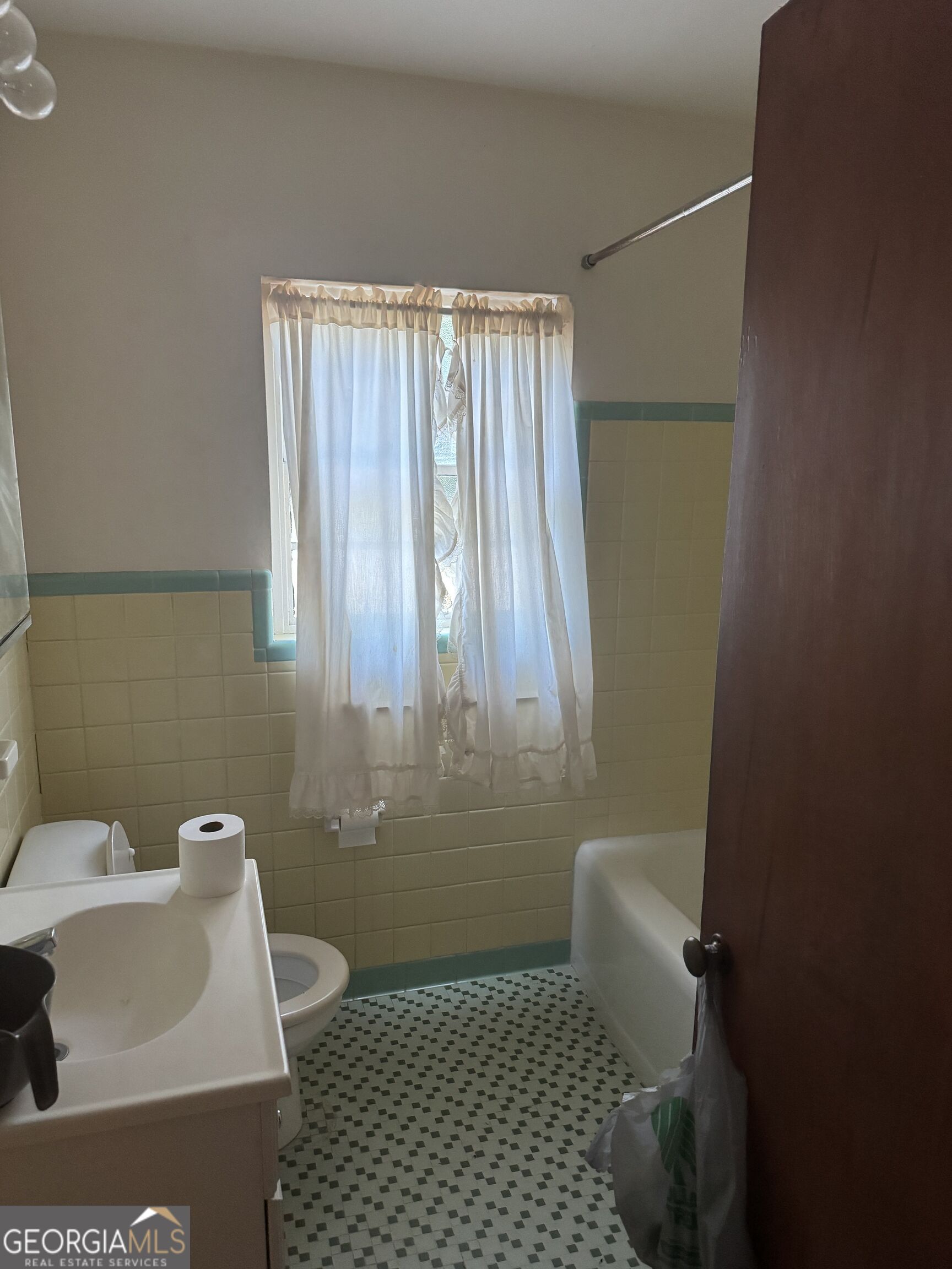 513 Community Drive Property Photo 3