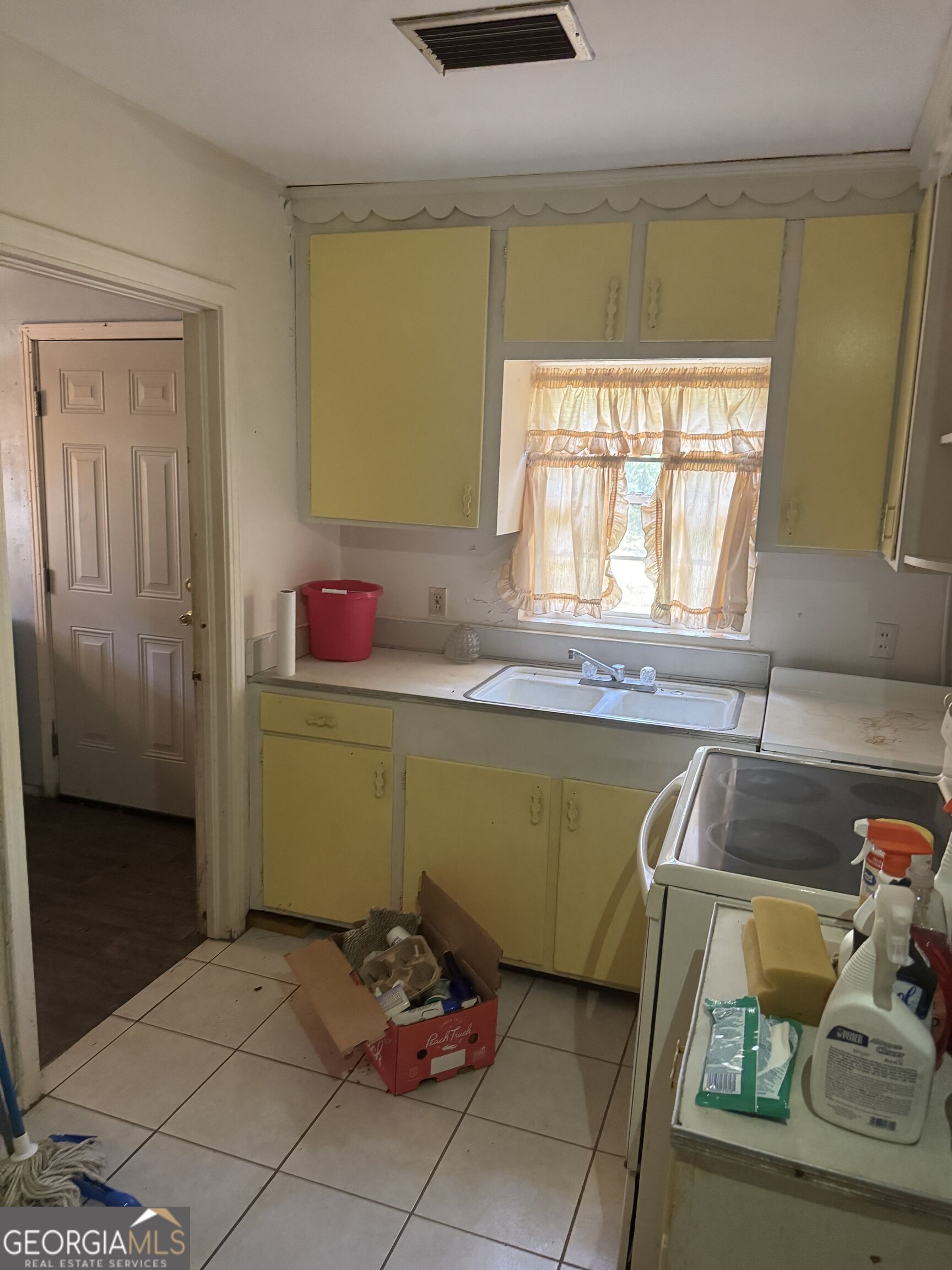 513 Community Drive Property Photo 4