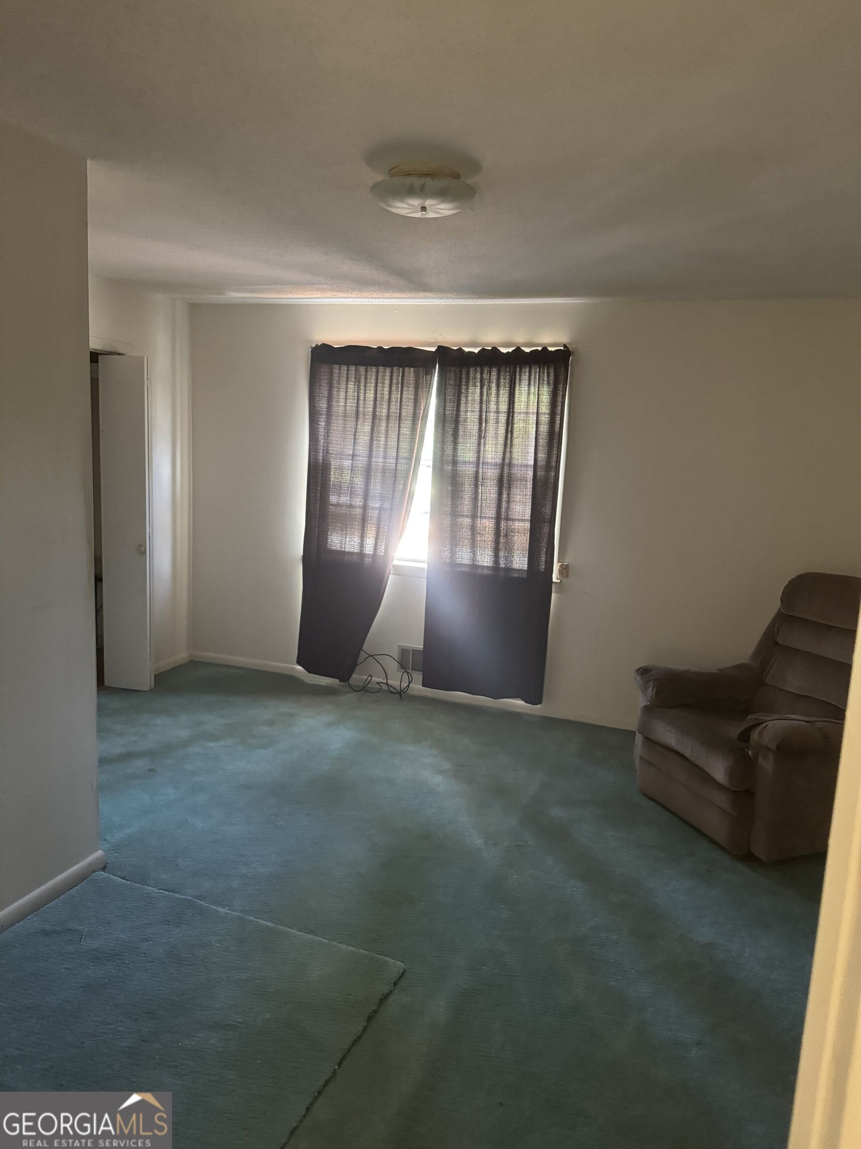 513 Community Drive Property Photo 9